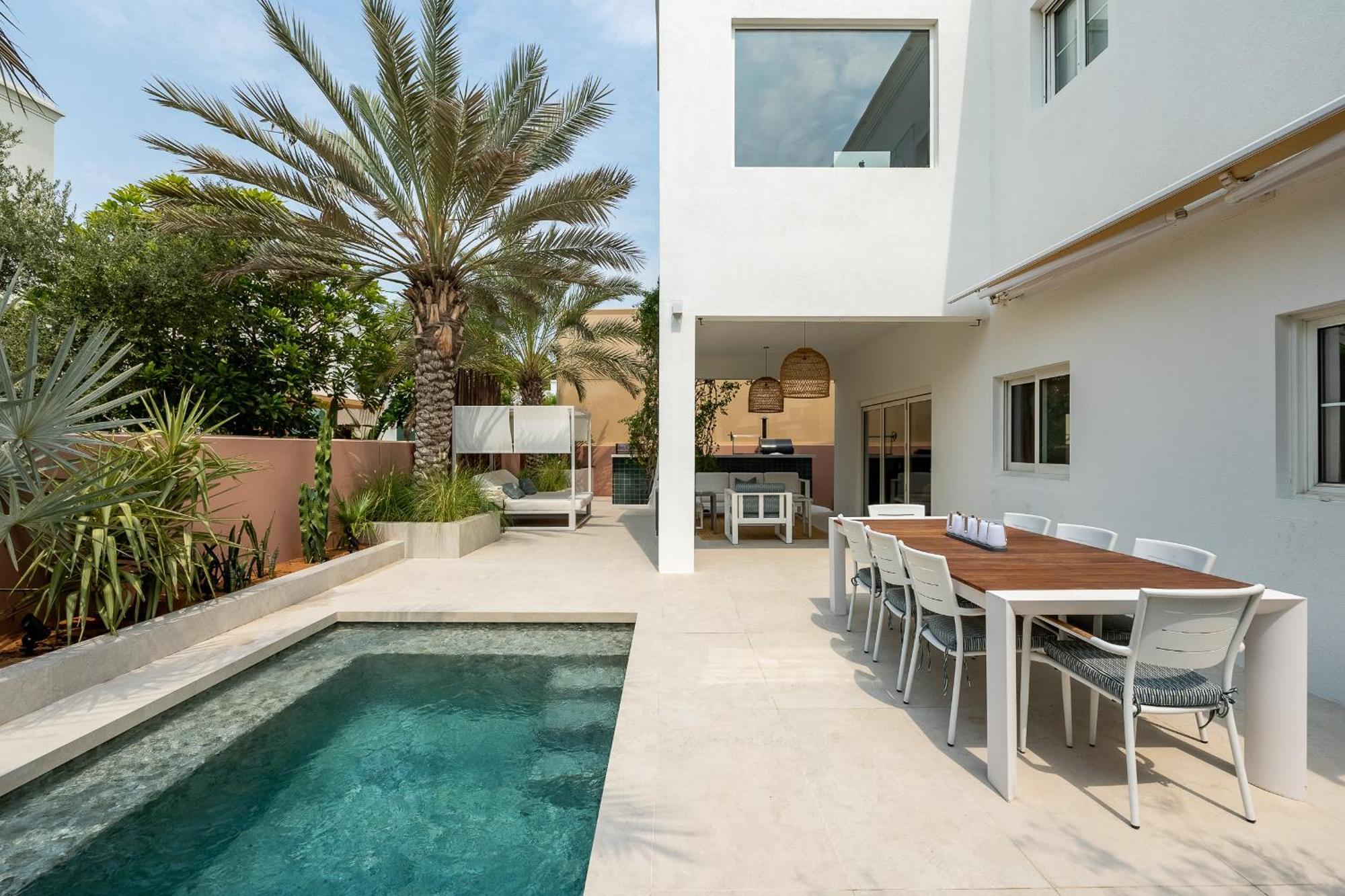 Villa Deema The Lakes Luxury 3 Bd Pool