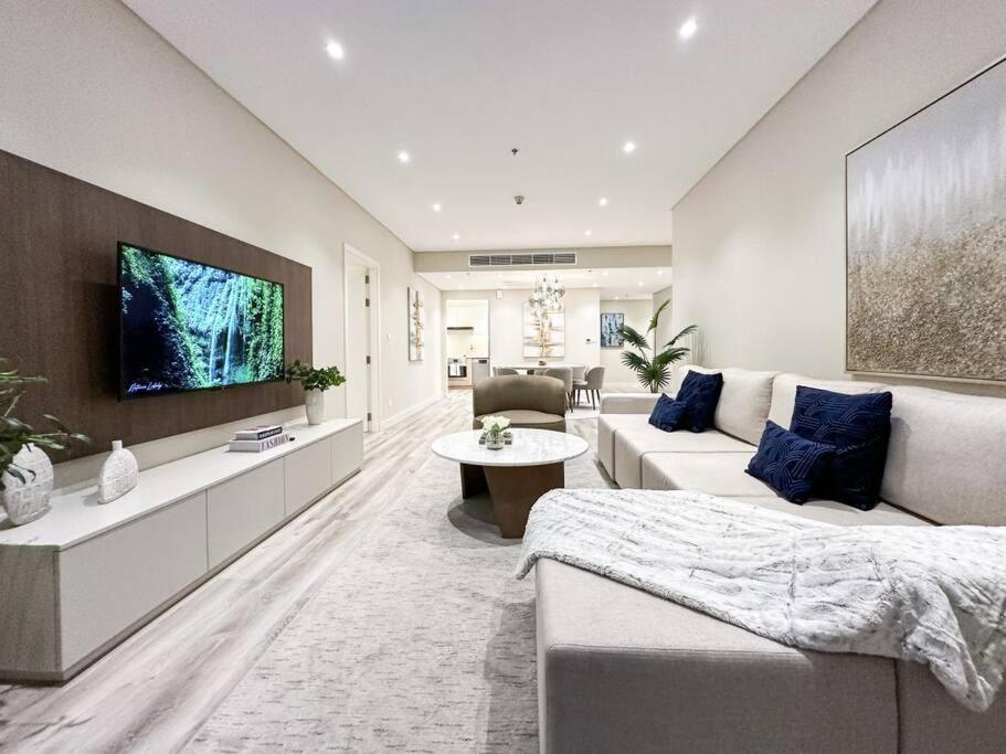 Upgraded 2br - Beachfront - 5 Star Dubai
