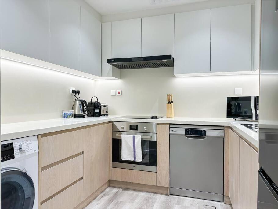Upgraded 2br - Beachfront - 5 Star * Dubai