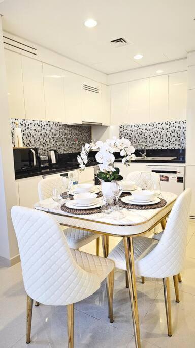 Luxury 3 Bedroom Aykon Tower * Dubai
