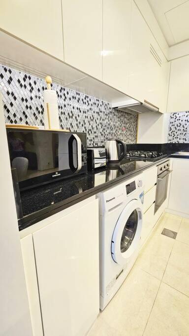 Apartment Luxury 3 Bedroom Aykon Tower