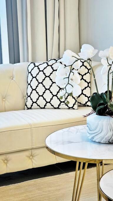 Luxury 3 Bedroom Aykon Tower Apartment *
