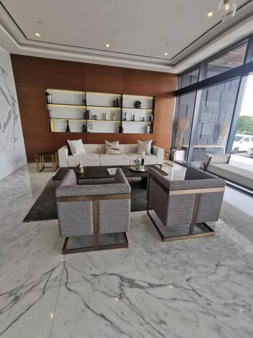 Like - 403 1br Will Amazing Swimming Pool View *