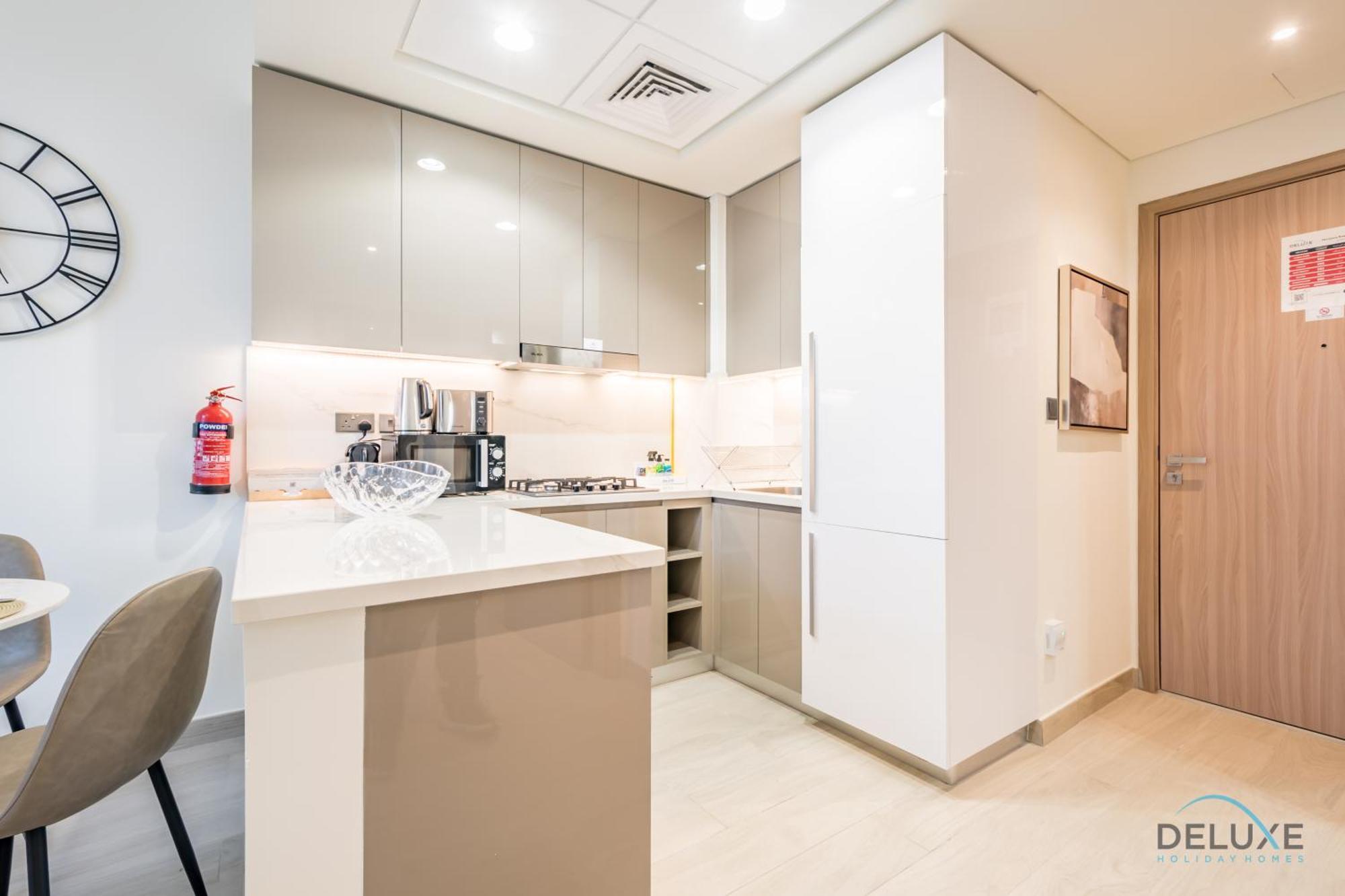 Inviting 1br In Azizi Riviera 32, Al Merkadh By Deluxe Homes Apartamento *