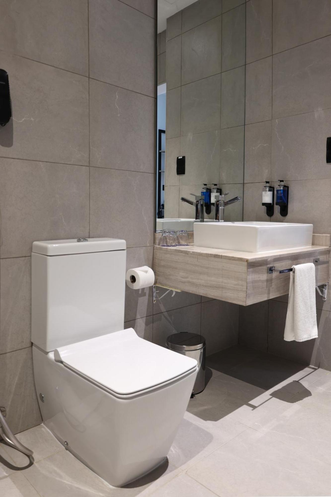 Otel Grand Kingsgate Jaddaf Waterfront By Millennium