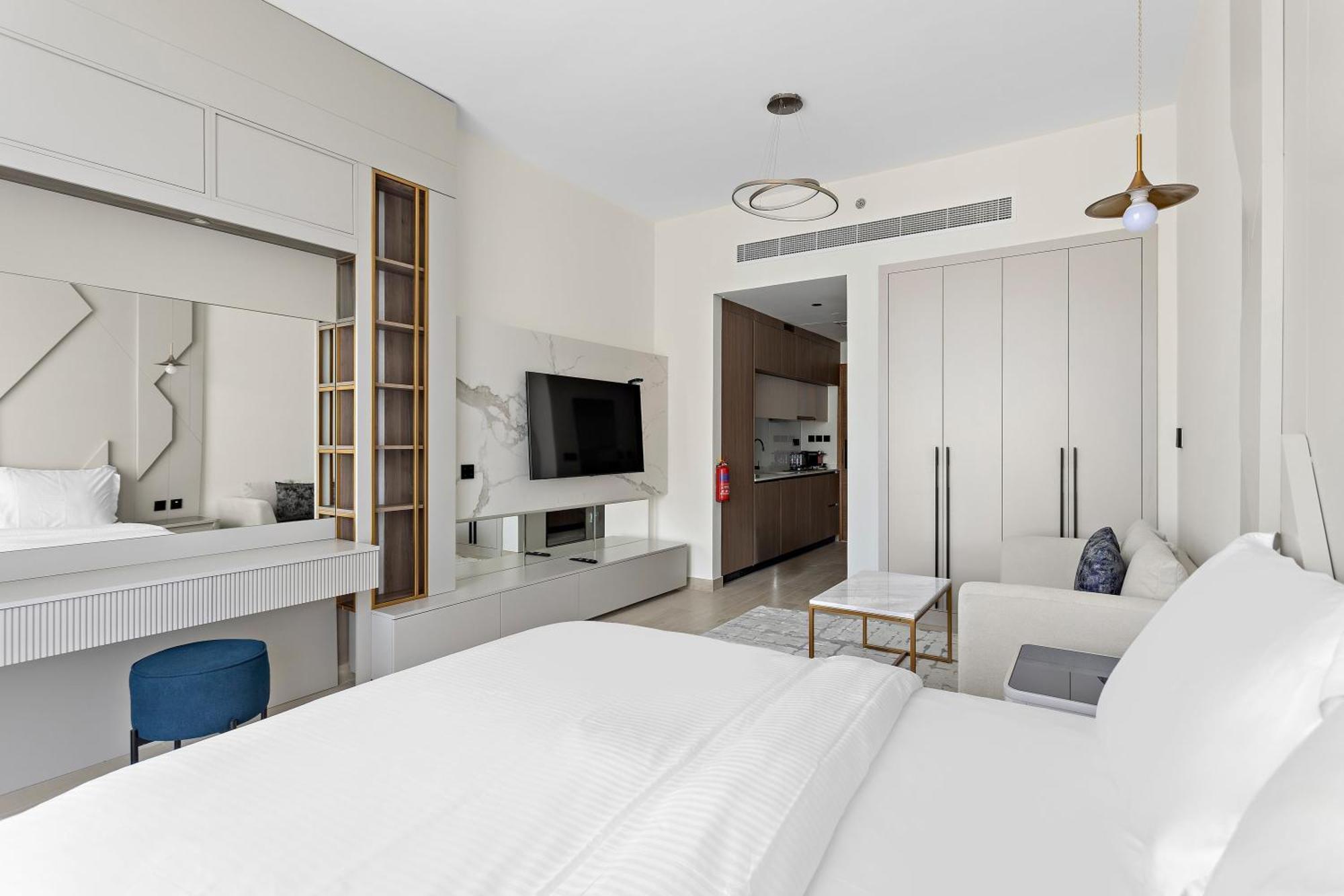 Apartment Chic In Arjan With Pool Game And Gym