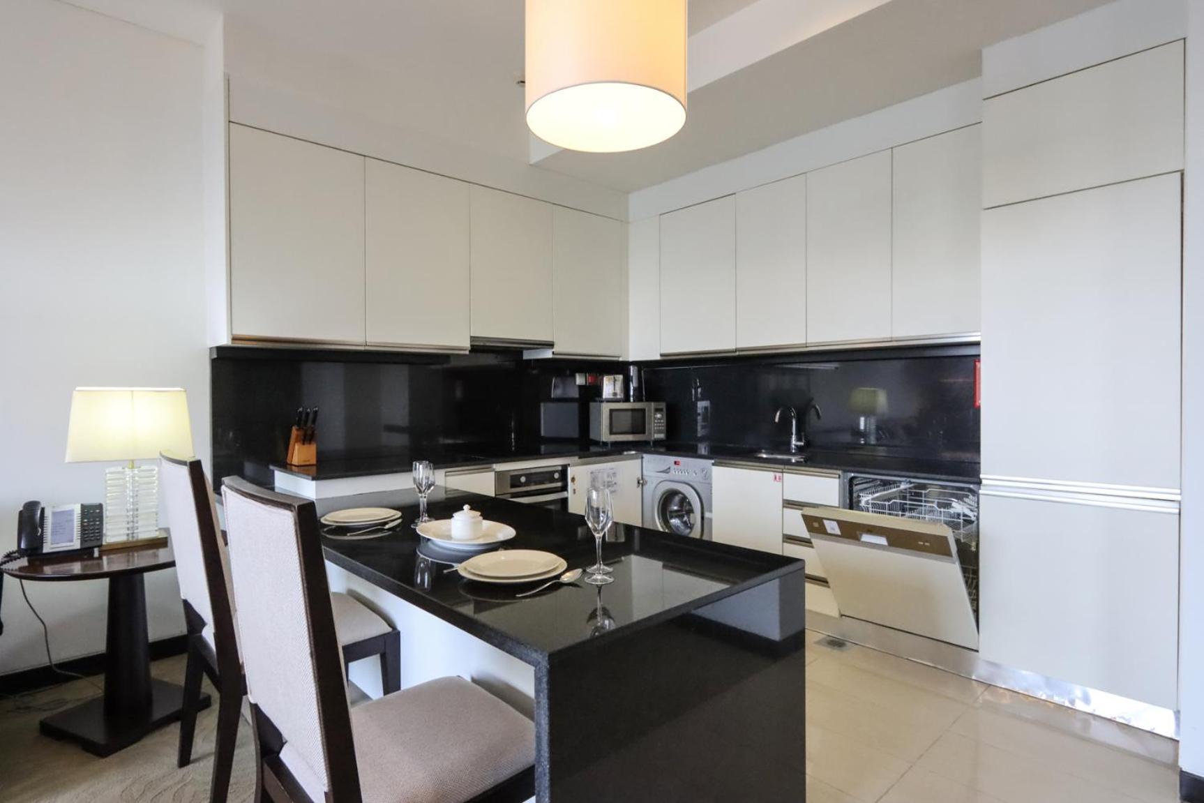 Livbnb - Elegant High Rise 1b With Marina View Apartment *