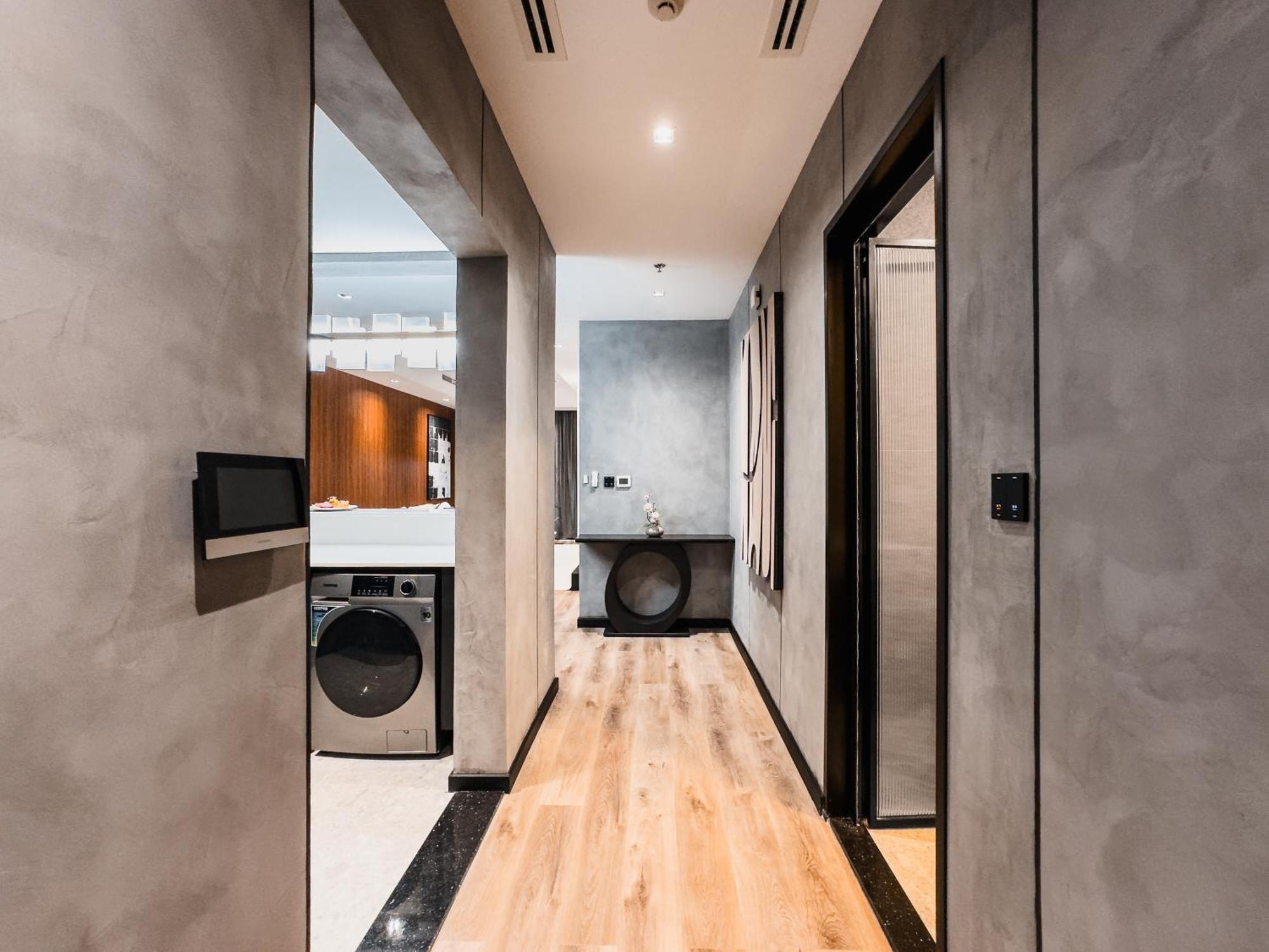 Downtown Dunya Tower Apartment