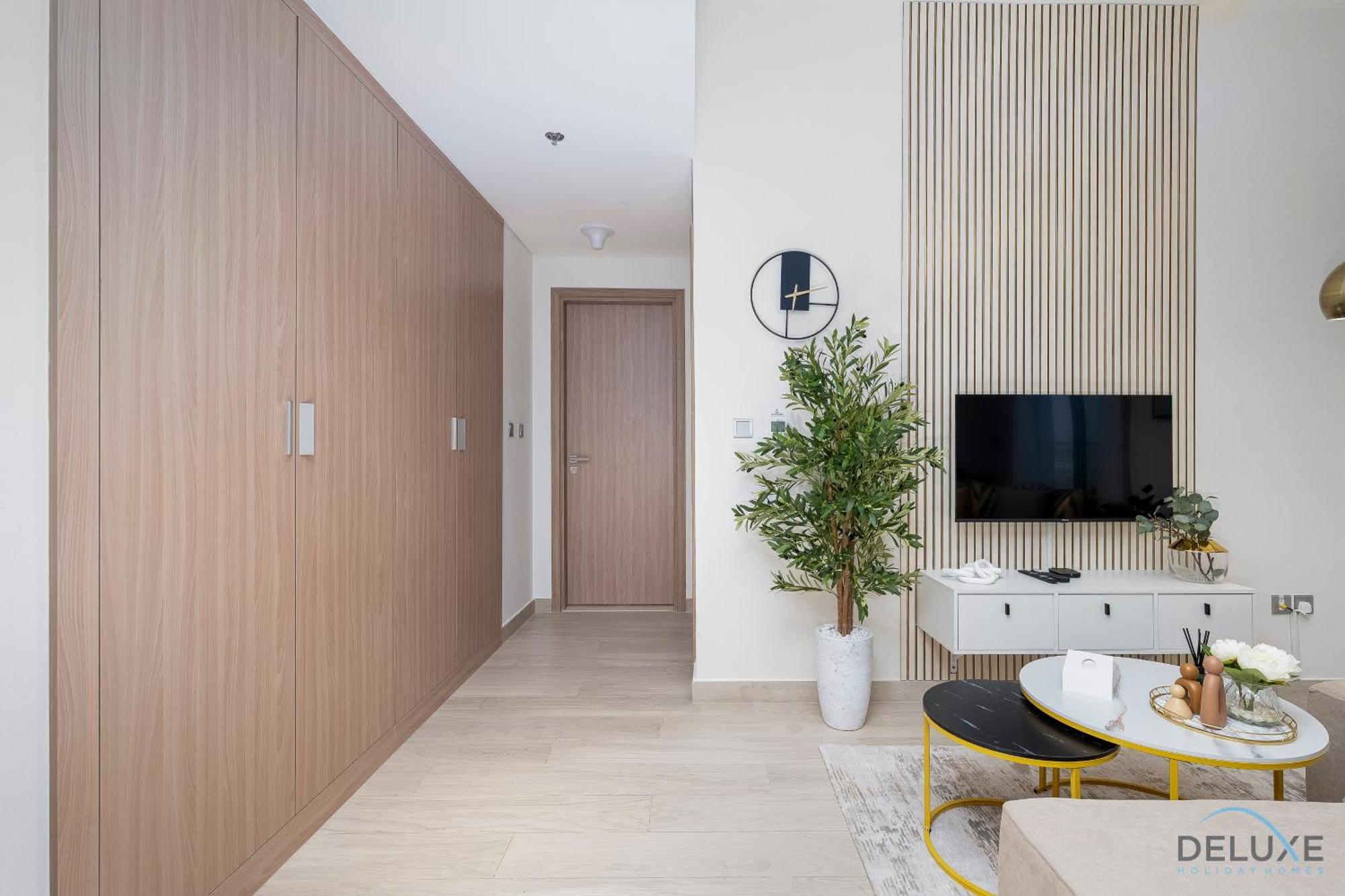 Apartment Surrounded By Attractions & Leisure Spots 1br Unit, Azizi Riviera 45, Al Merkadh By Deluxe Homes Dubai