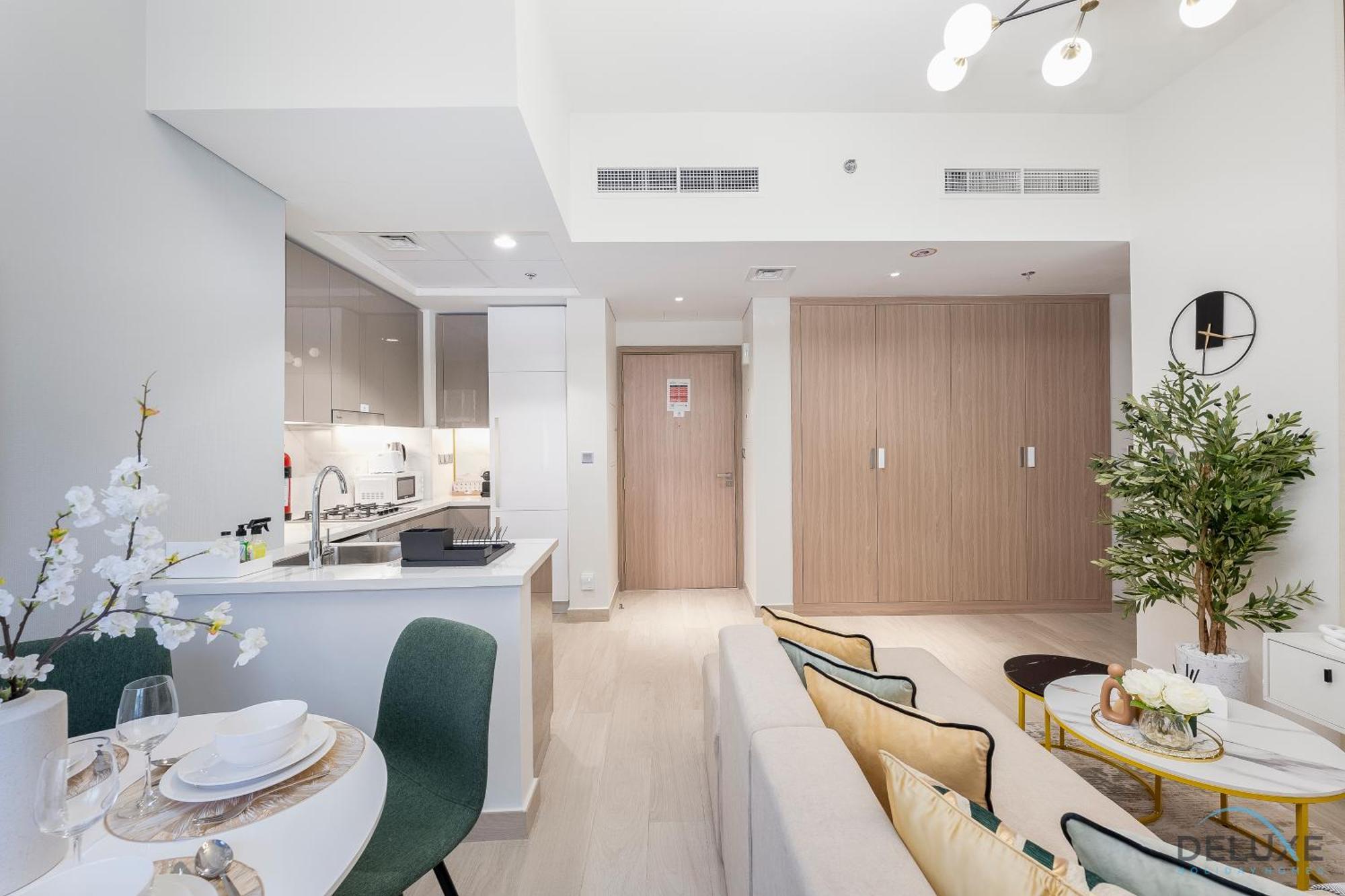Surrounded By Attractions & Leisure Spots 1br Unit, Azizi Riviera 45, Al Merkadh By Deluxe Homes Apartment *