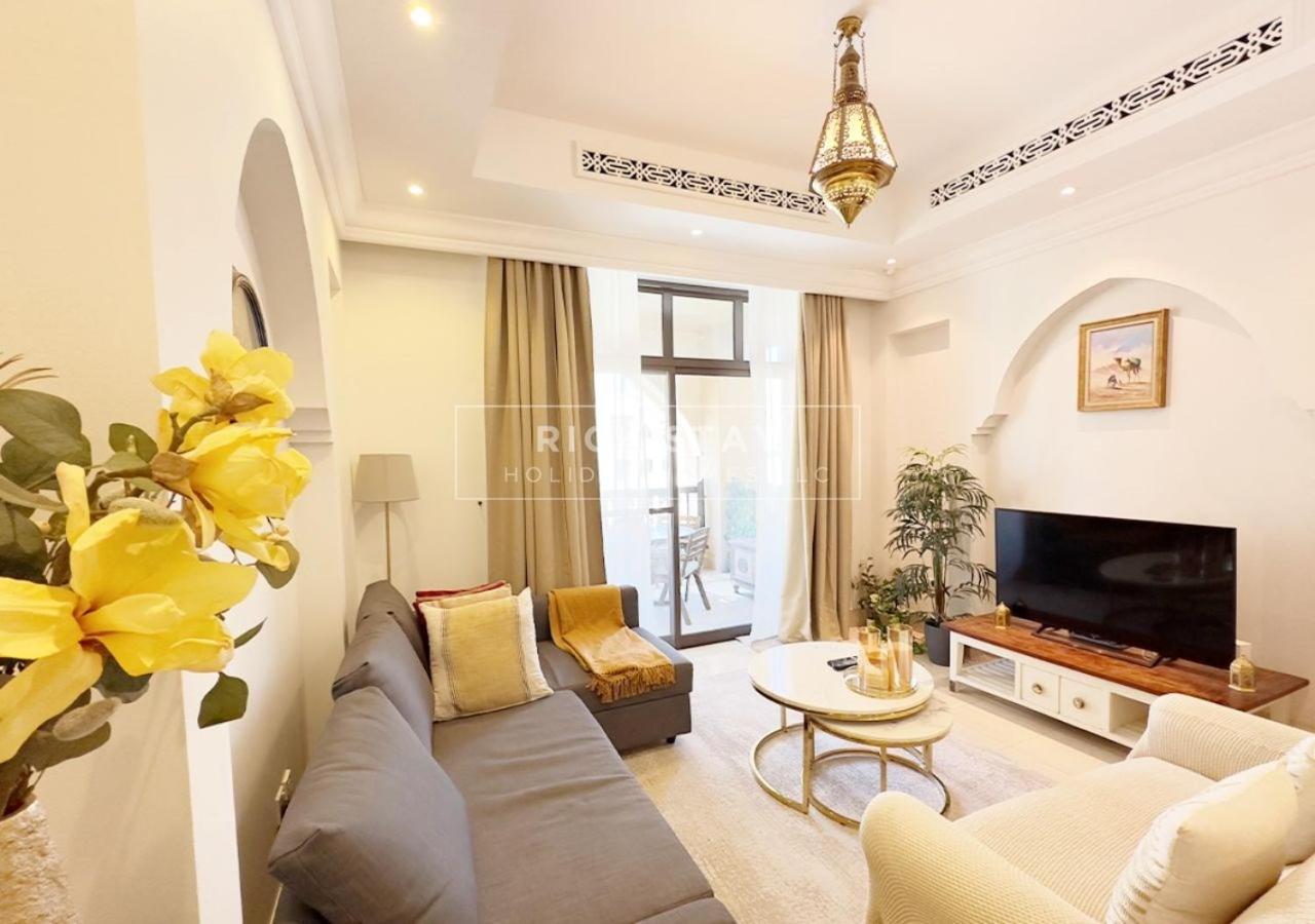 Sensational 1br In Downtown Burj Khalifa Mall View Apartment Dubai