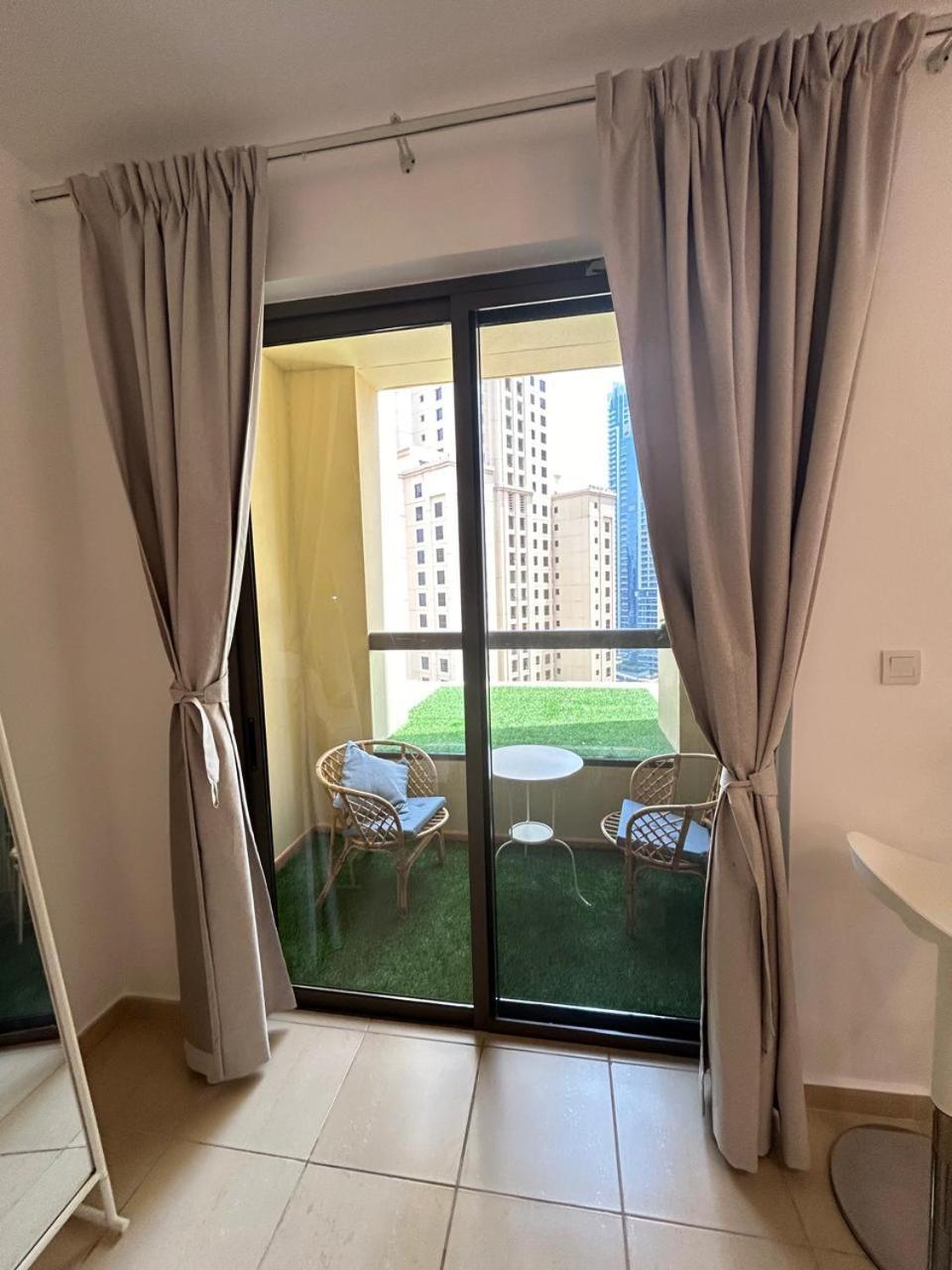 Apartment Prime Spacious With Vibrant Vibes In Jbr By Sweet Homes *