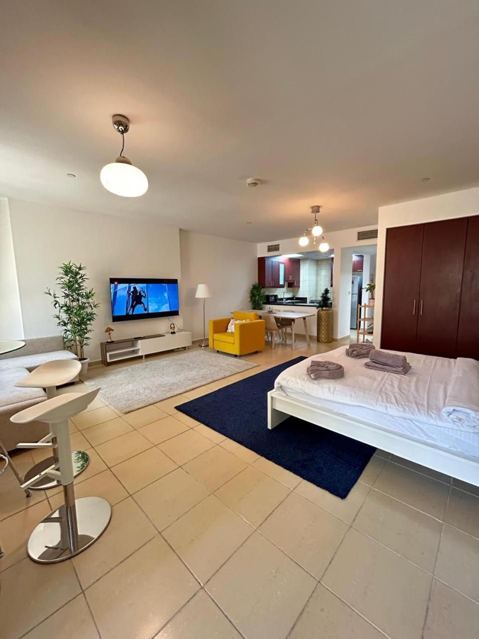 Prime Spacious With Vibrant Vibes In Jbr By Sweet Homes Apartment *