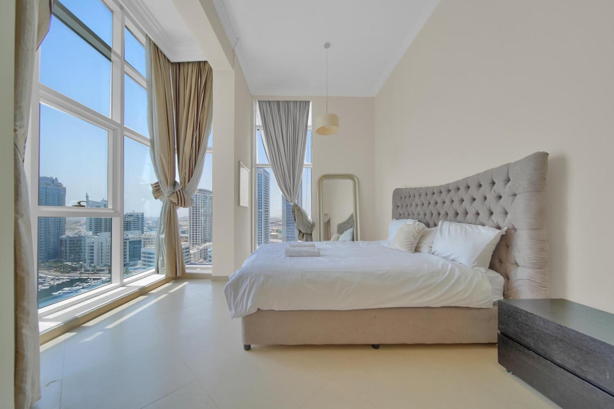 Magnificent Marina View Luxurious 2 Bedroom *