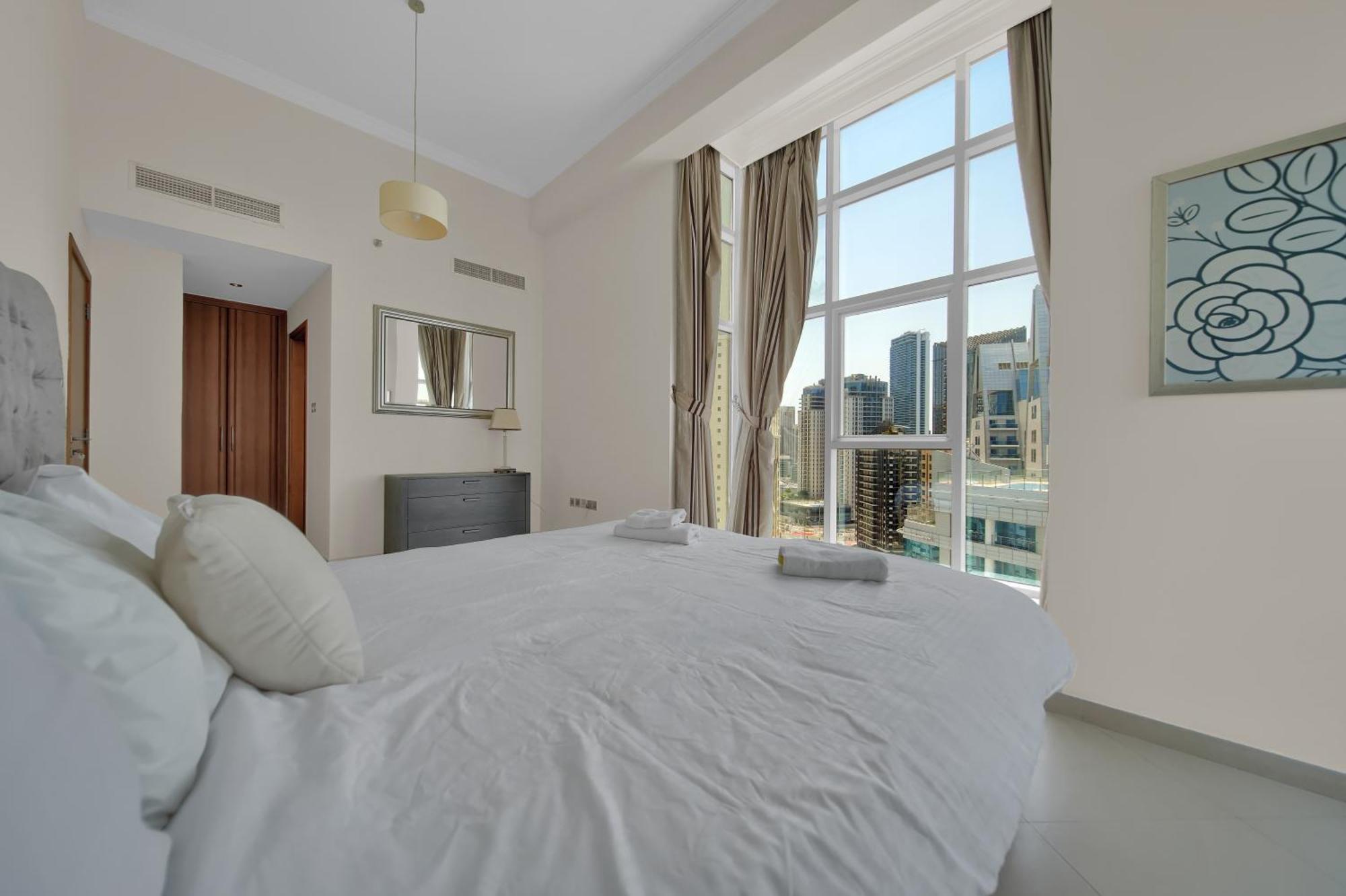 Magnificent Marina View Luxurious 2 Bedroom Apartment