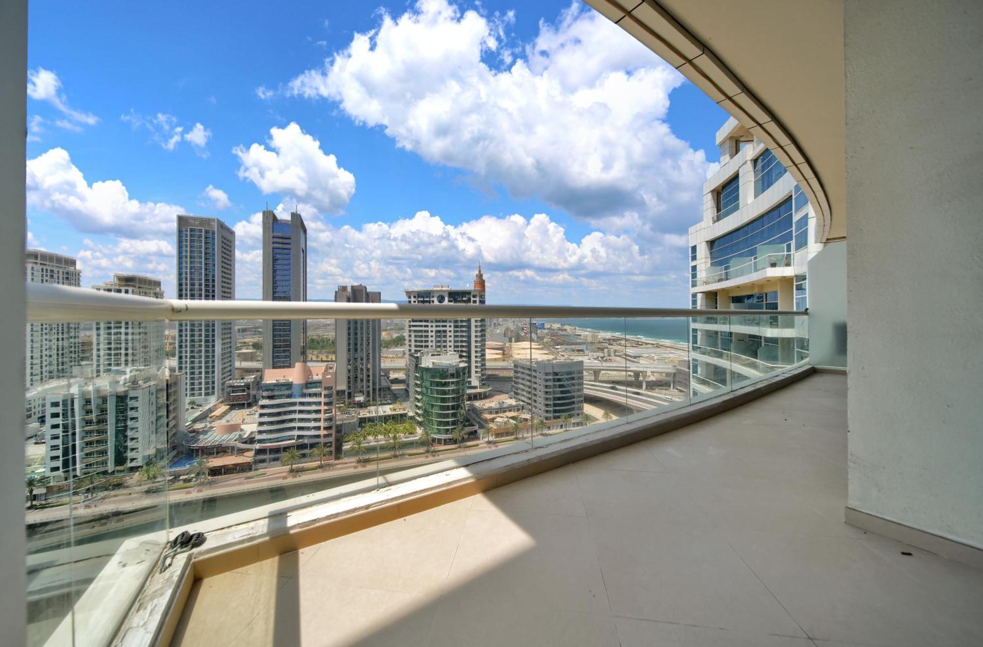 Magnificent Marina View Luxurious 2 Bedroom *