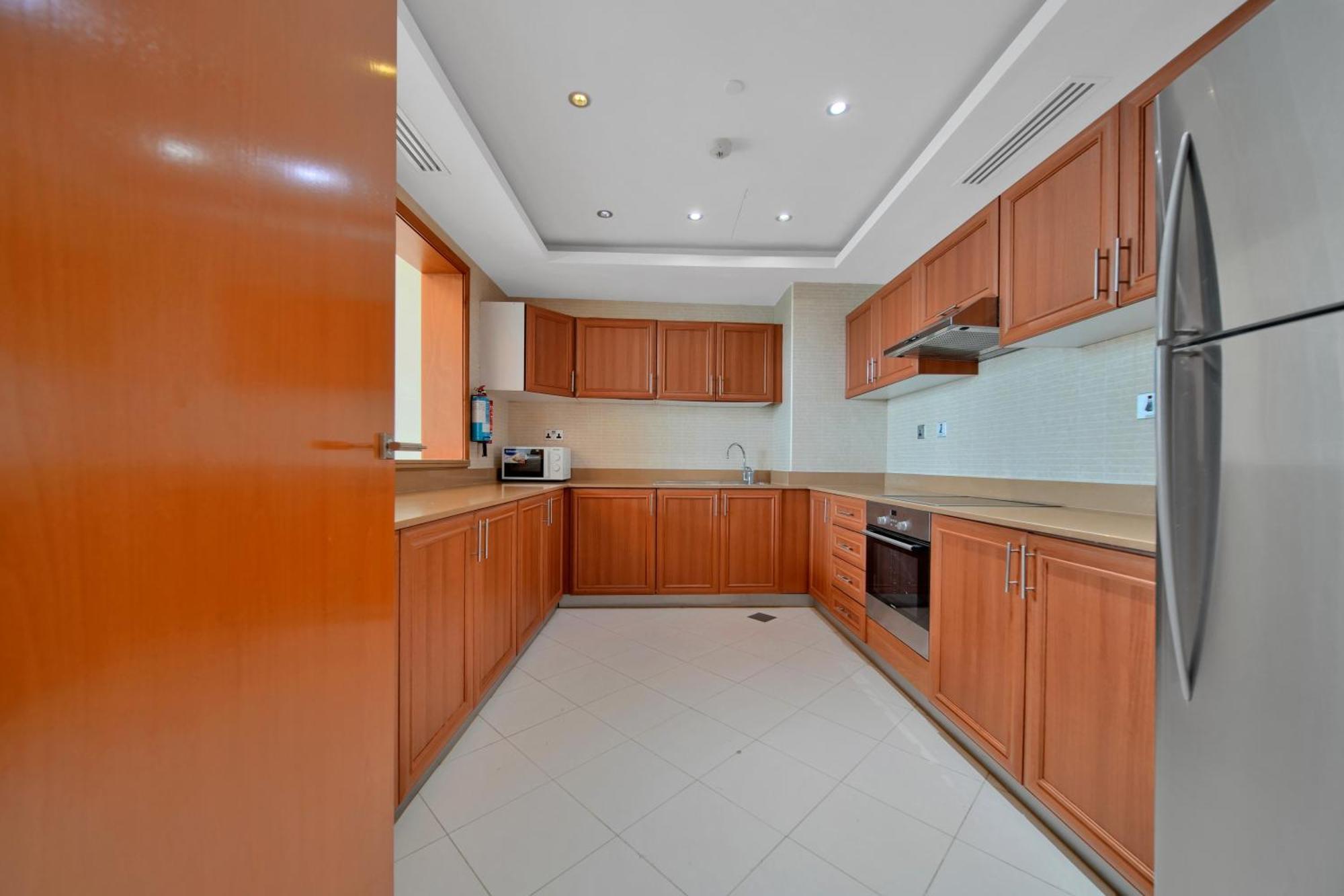 Magnificent Marina View Luxurious 2 Bedroom *
