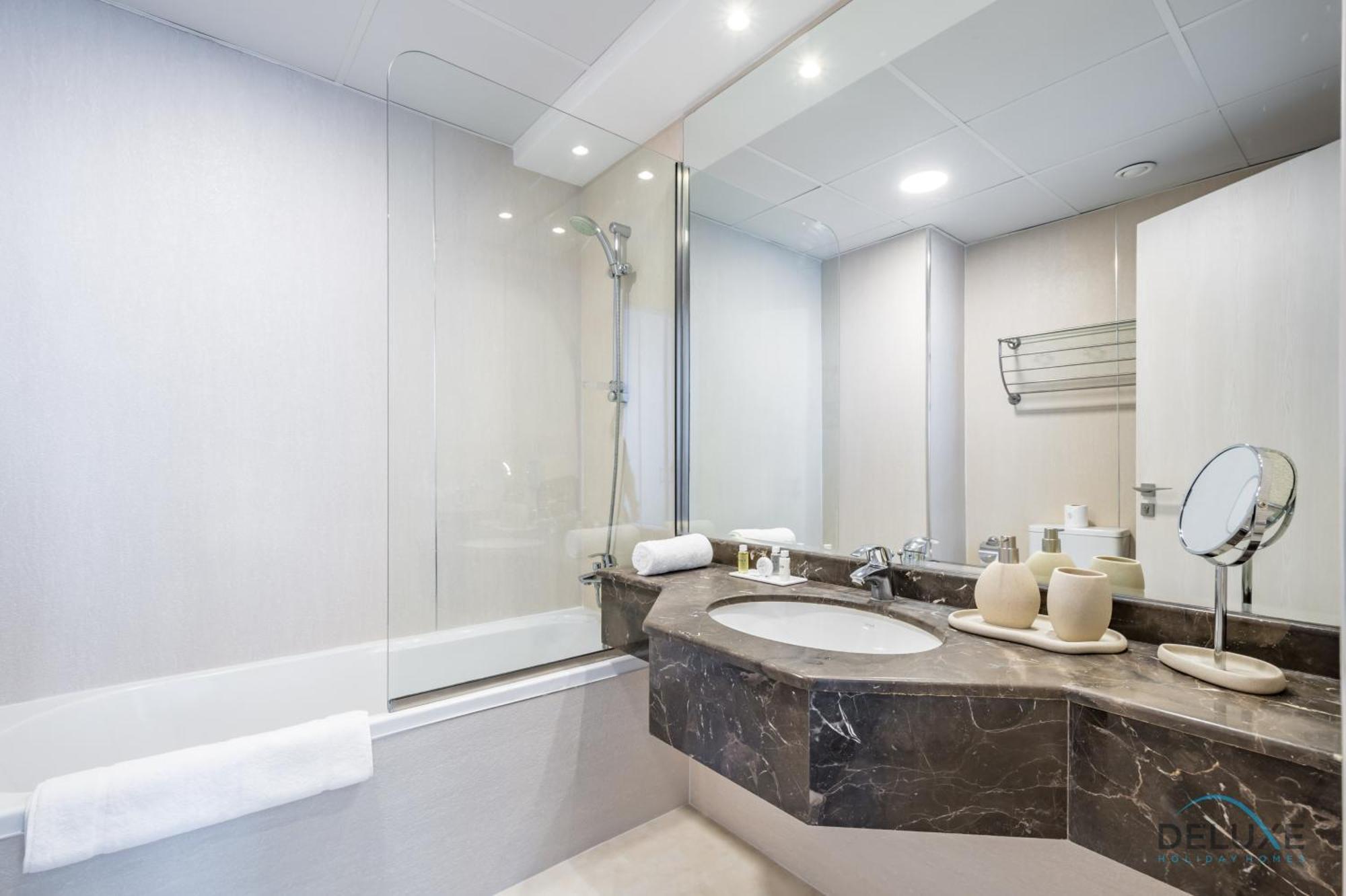 Luxurious 1br In Dorra Bay, Marina By Deluxe Homes *