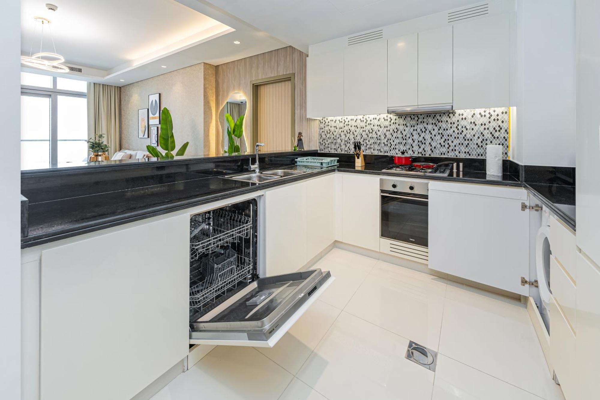 3 King Beds - 7mins To Mall - High Floor Sun Set And Sea View Apartment *