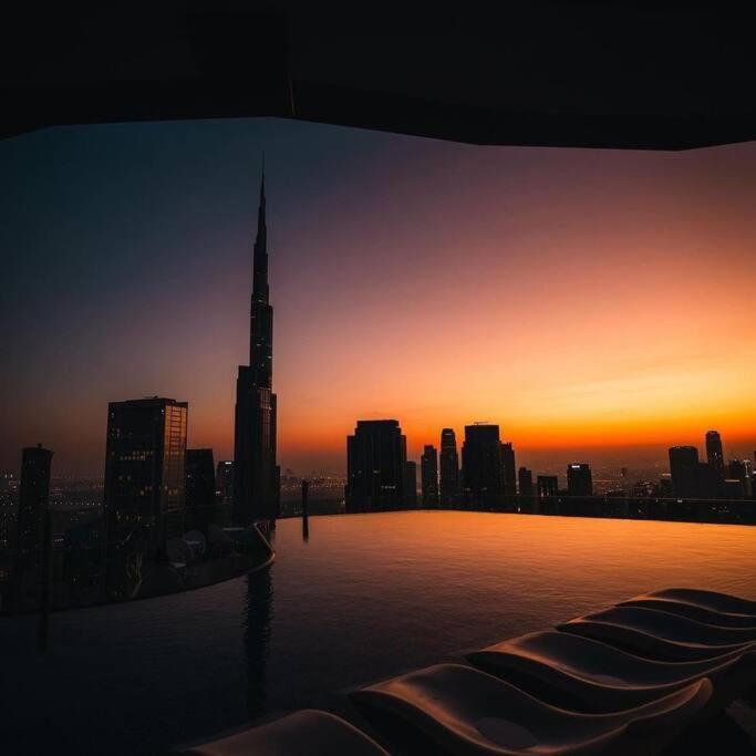 3 King Beds - 7mins To Mall - High Floor Sun Set And Sea View Dubai