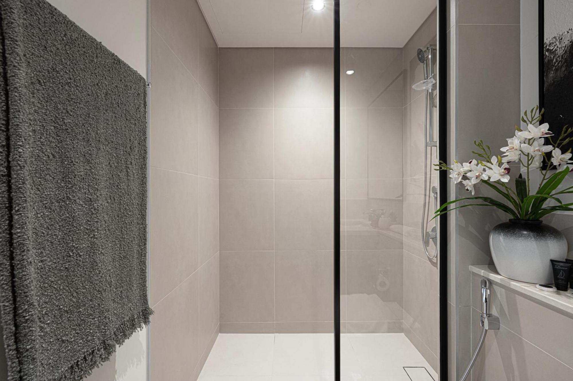Burj Crown - Sky High Downtown Elegance Ocean View Mall Apartment *