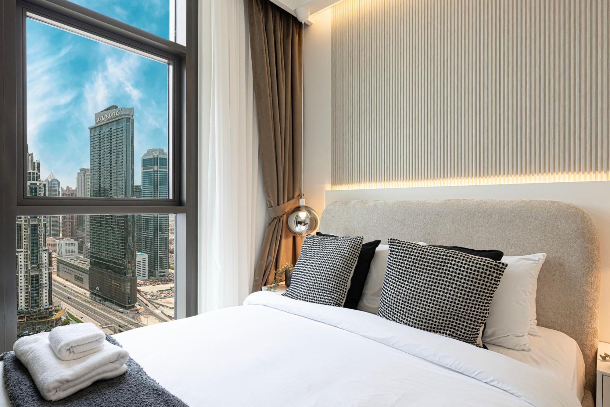 Burj Crown - Sky High Downtown Elegance Ocean View Mall *