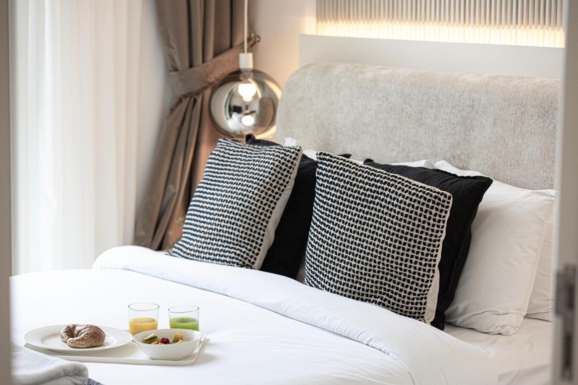 Burj Crown - Sky High Downtown Elegance Ocean View Mall Apartment