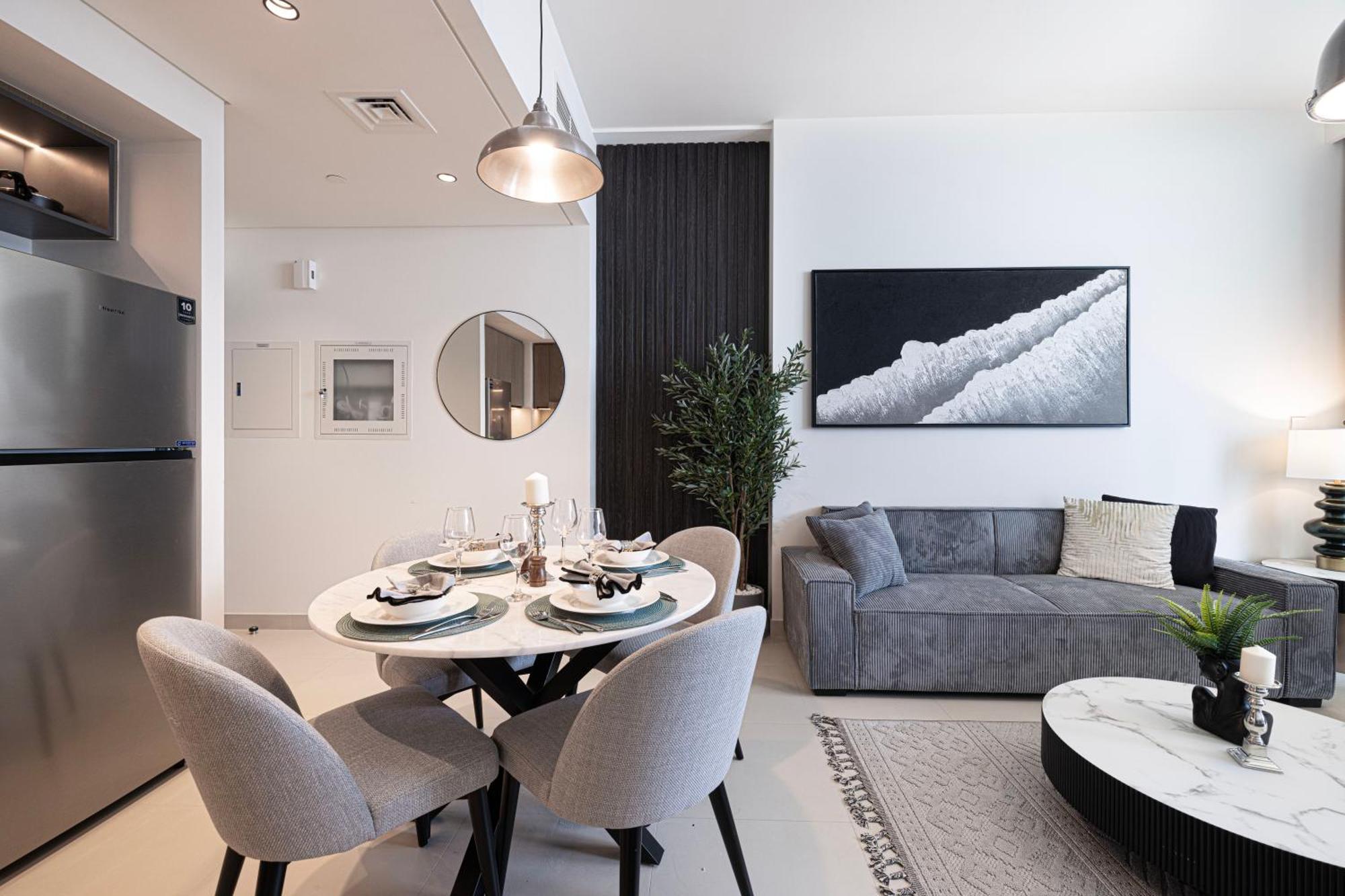 Burj Crown - Sky High Downtown Elegance Ocean View Mall Apartment