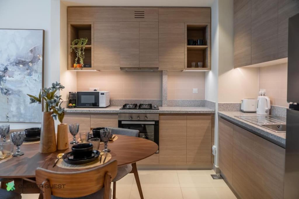 Clever Guest 027 Acacia A Daire *