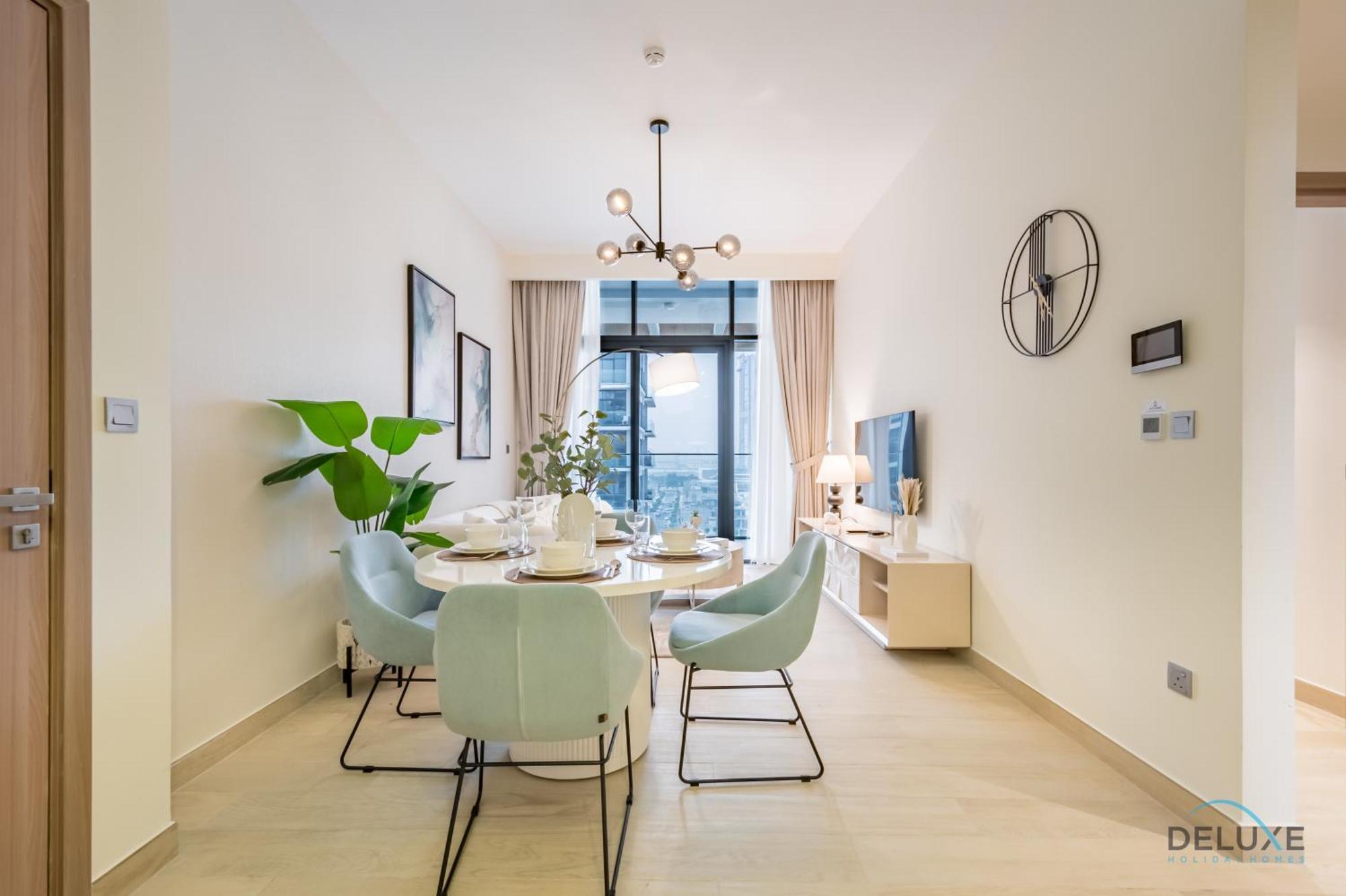 Luxurious 2br In Azizi Riviera 18, Al Merkadh By Deluxe Homes Dubai