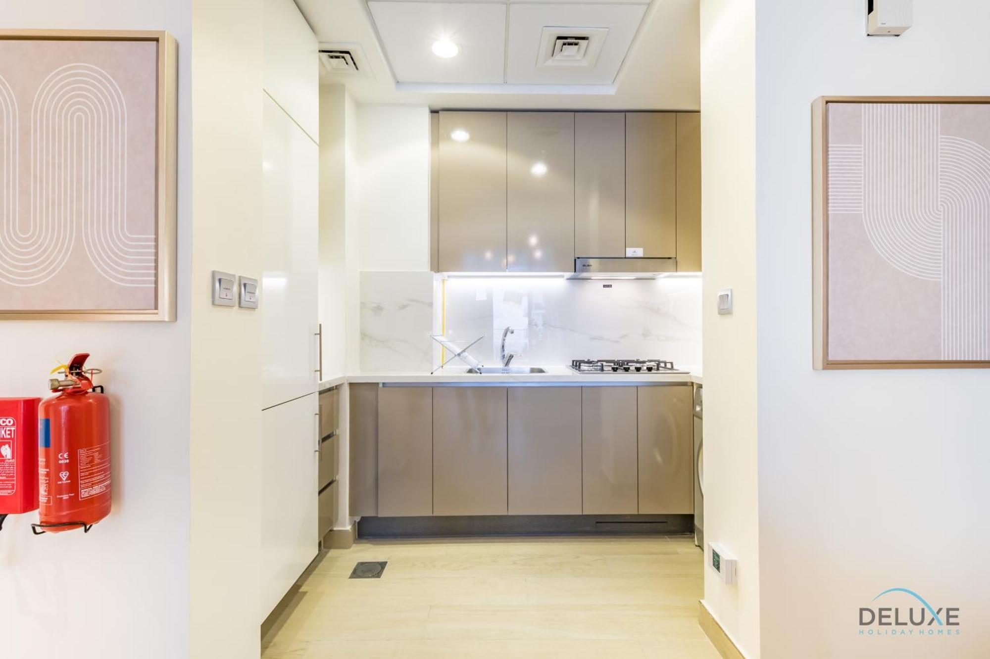 Luxurious 2br In Azizi Riviera 18, Al Merkadh By Deluxe Homes Apartment Dubai