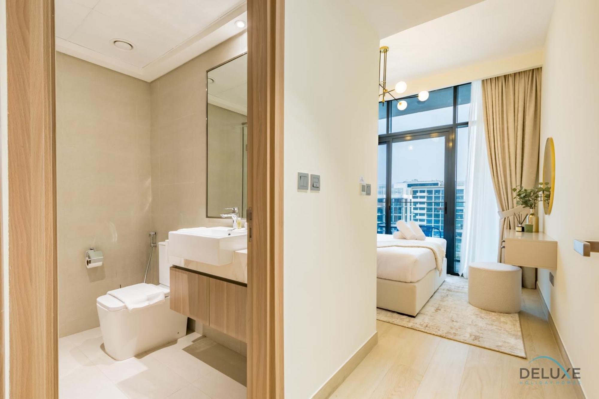 Luxurious 2br In Azizi Riviera 18, Al Merkadh By Deluxe Homes Apartment Dubai