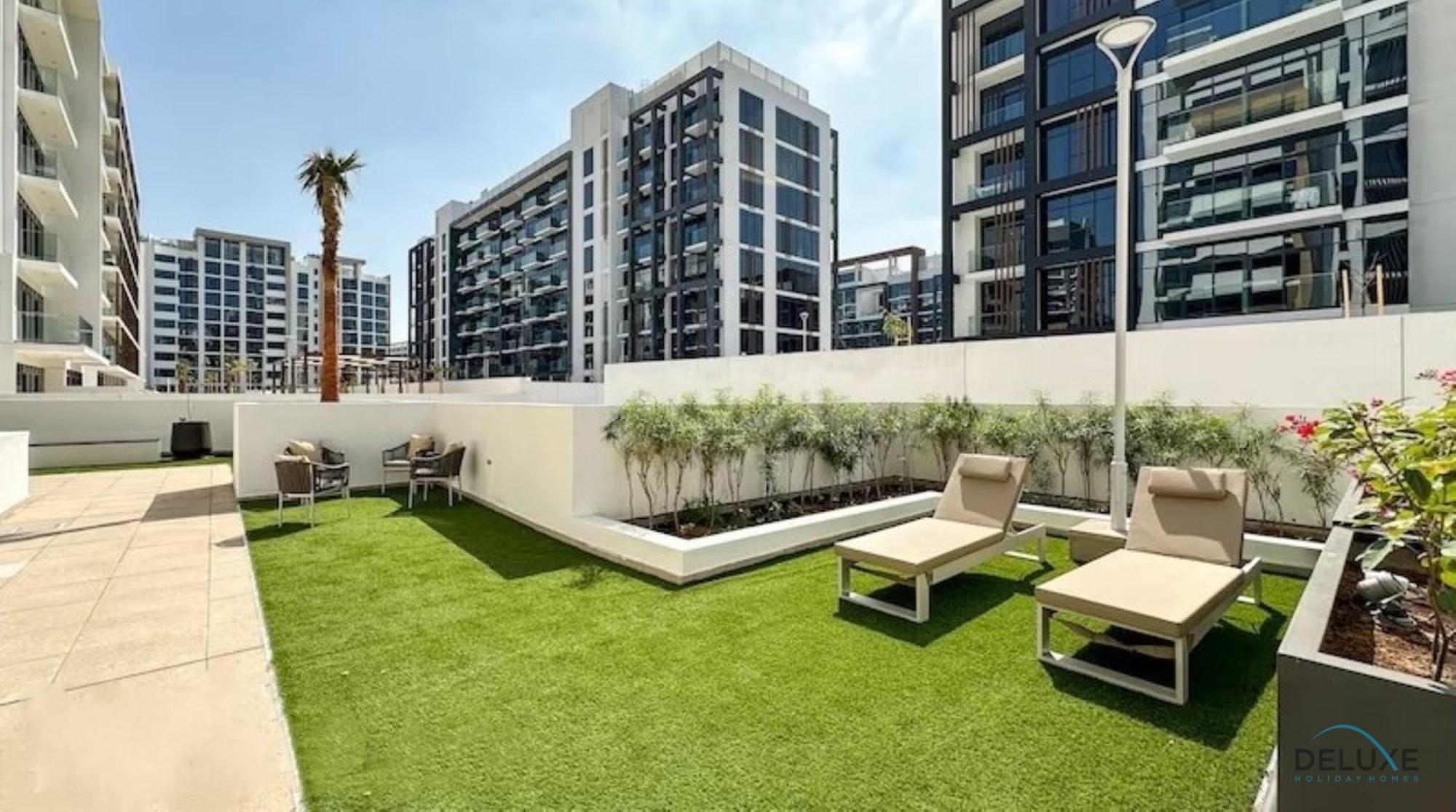 Luxurious 2br In Azizi Riviera 18, Al Merkadh By Deluxe Homes Apartment Dubai