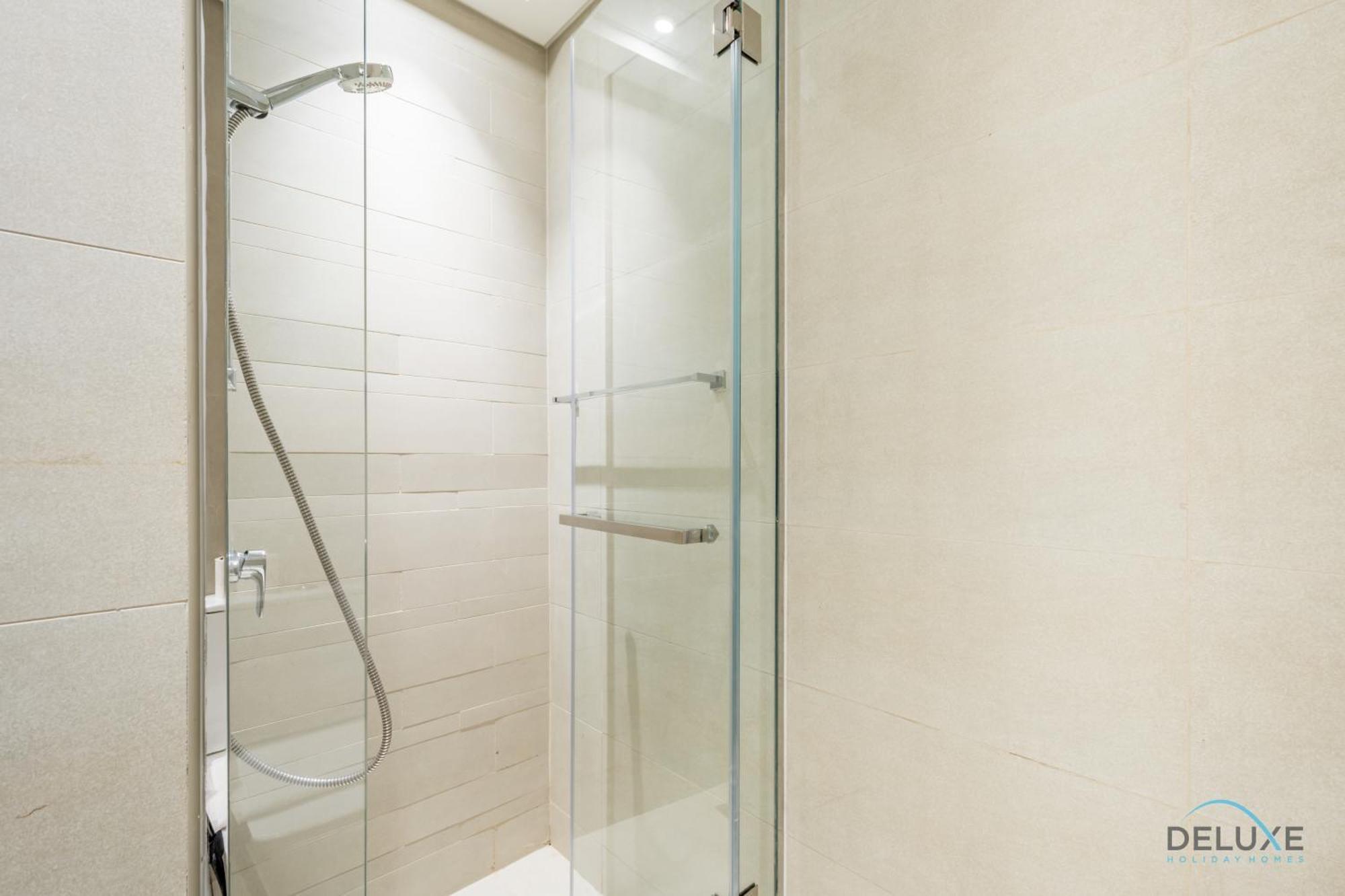 Apartment Luxurious 2br In Azizi Riviera 18, Al Merkadh By Deluxe Homes Dubai