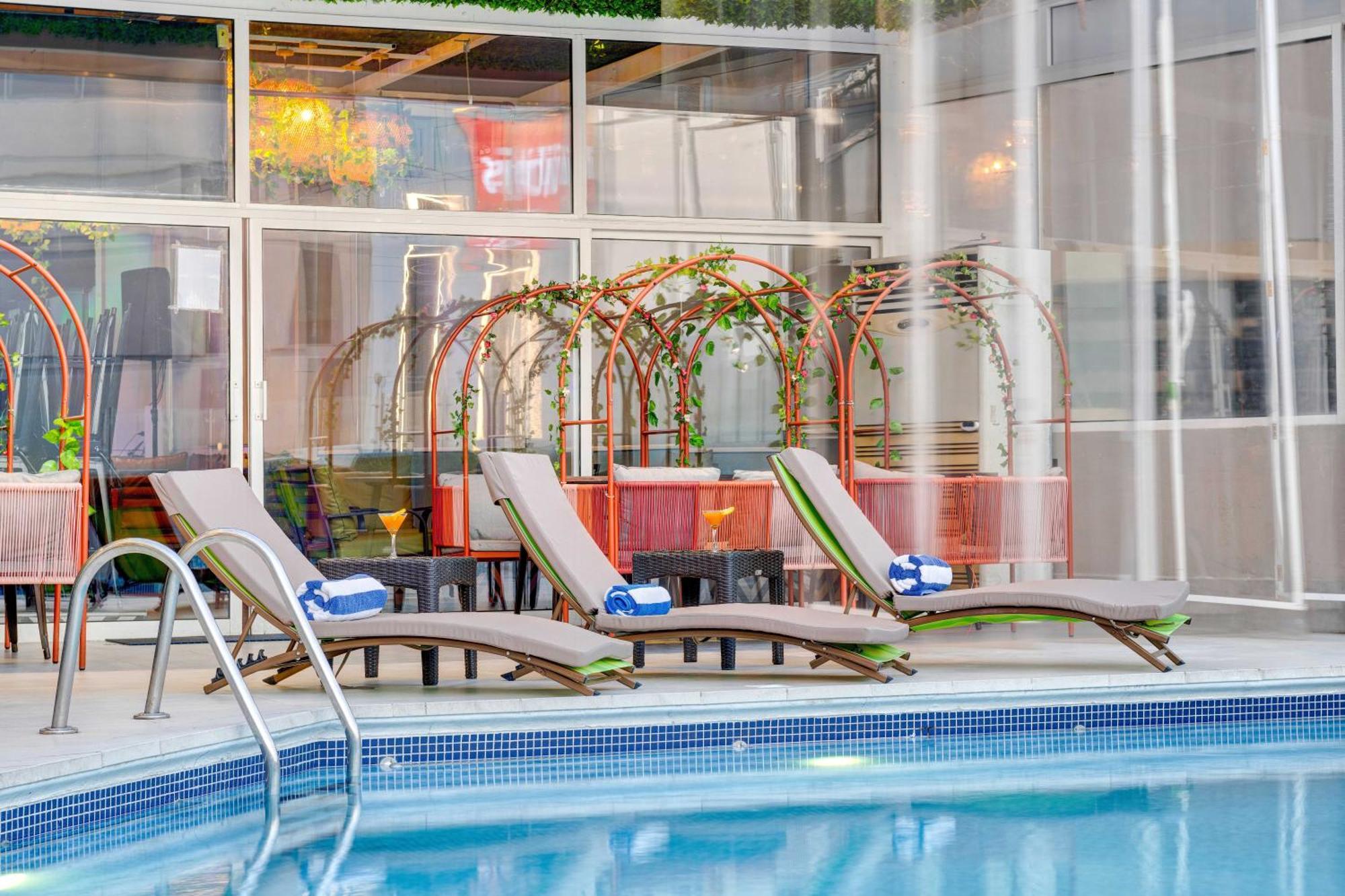 Howard Johnson Plaza By Wyndham Deira Dubai