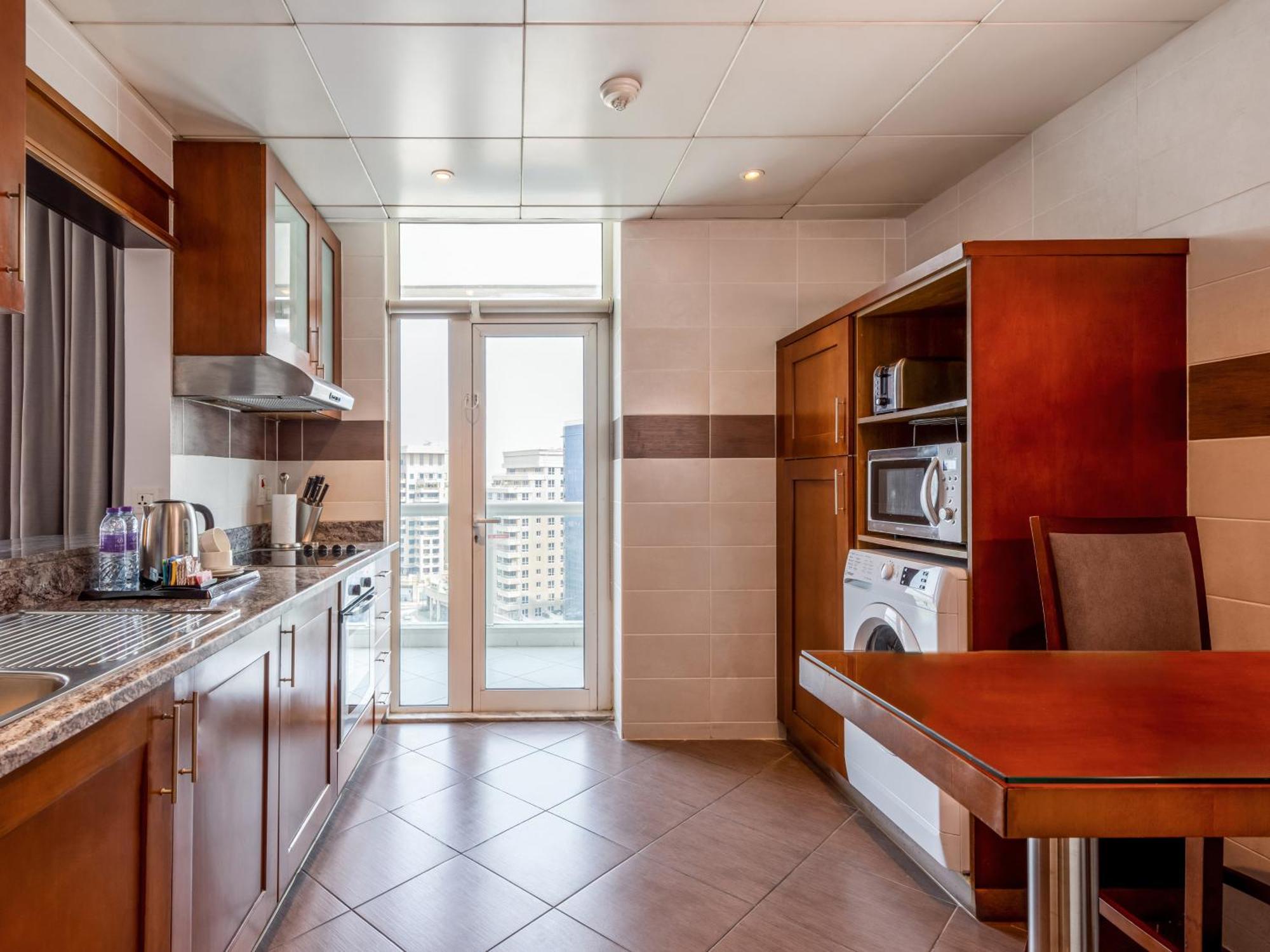 Flora Creek Deluxe Apartments, 4*