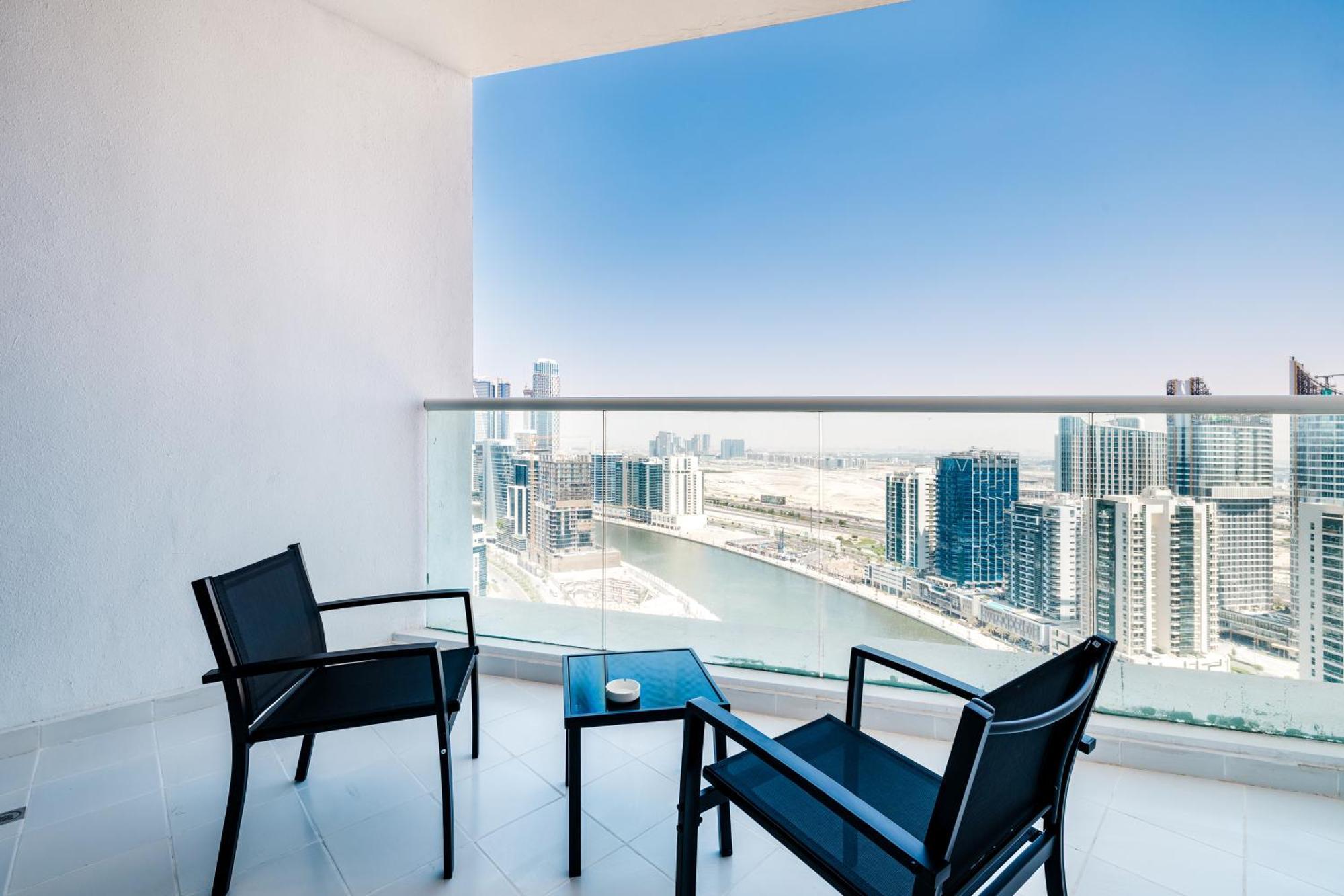 Apartamento A Living-modern With Balcony & Canal View At Prive 2507b ,business Bay Dubai