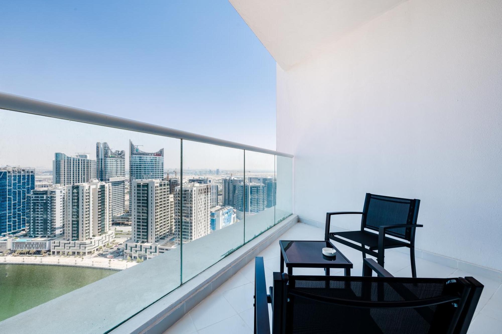 Apartamento A Living-modern With Balcony & Canal View At Prive 2507b ,business Bay *