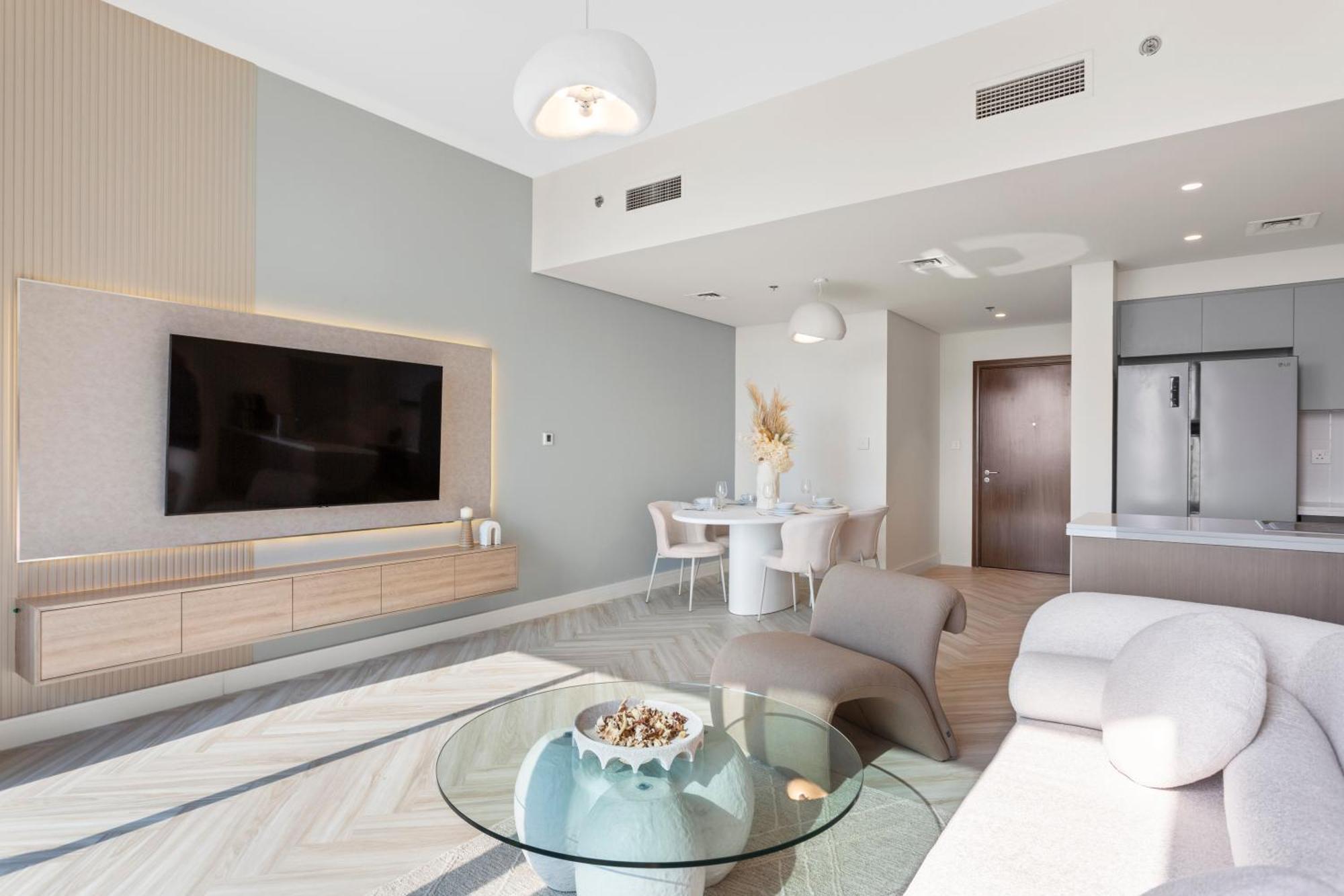 Luxurious Living In A 2 Bedroom At Downtown *