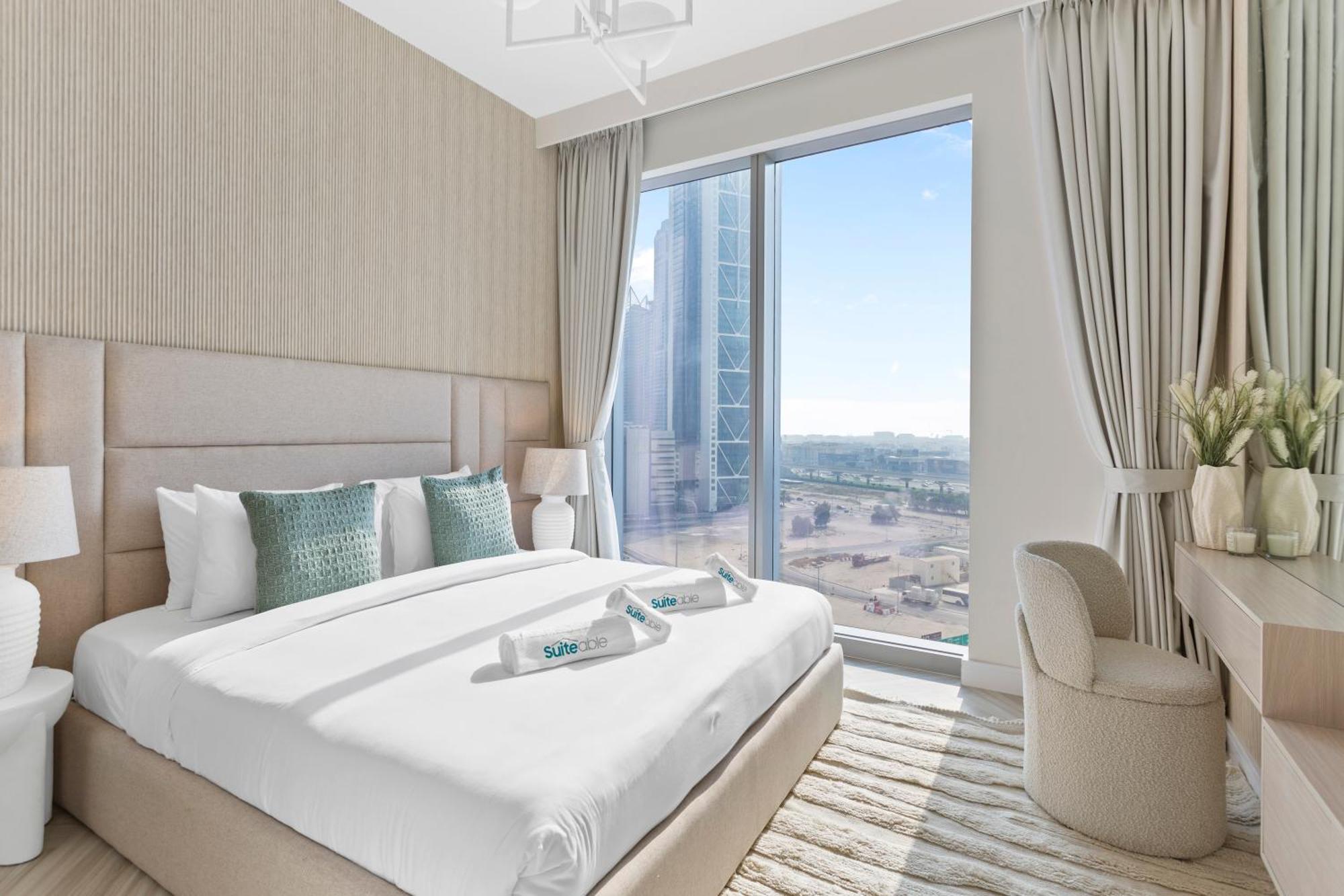 Luxurious Living In A 2 Bedroom At Downtown Dubai
