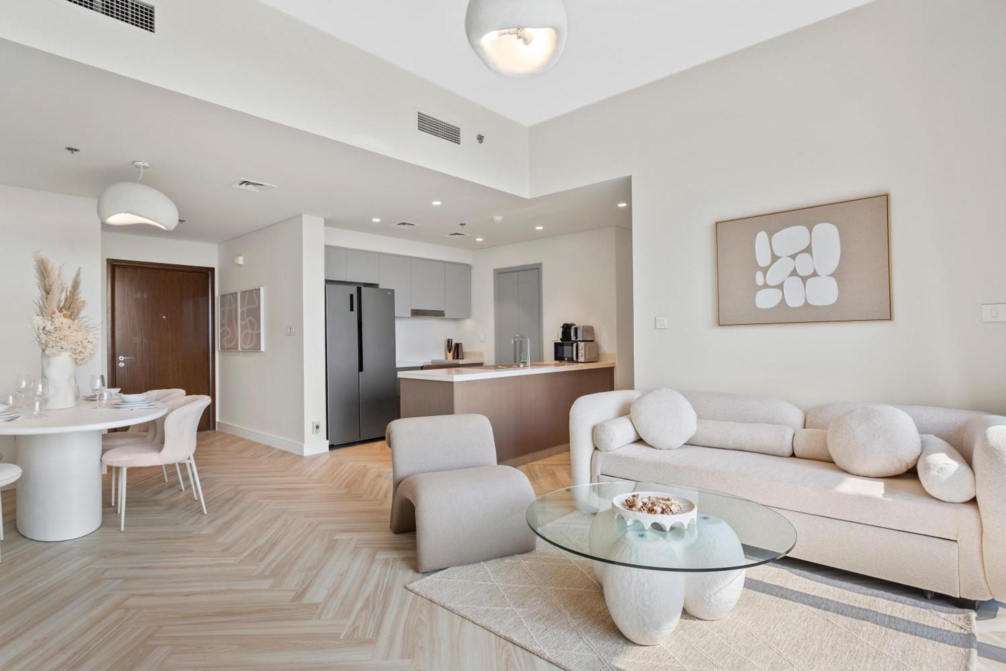 Luxurious Living In A 2 Bedroom At Downtown Apartment