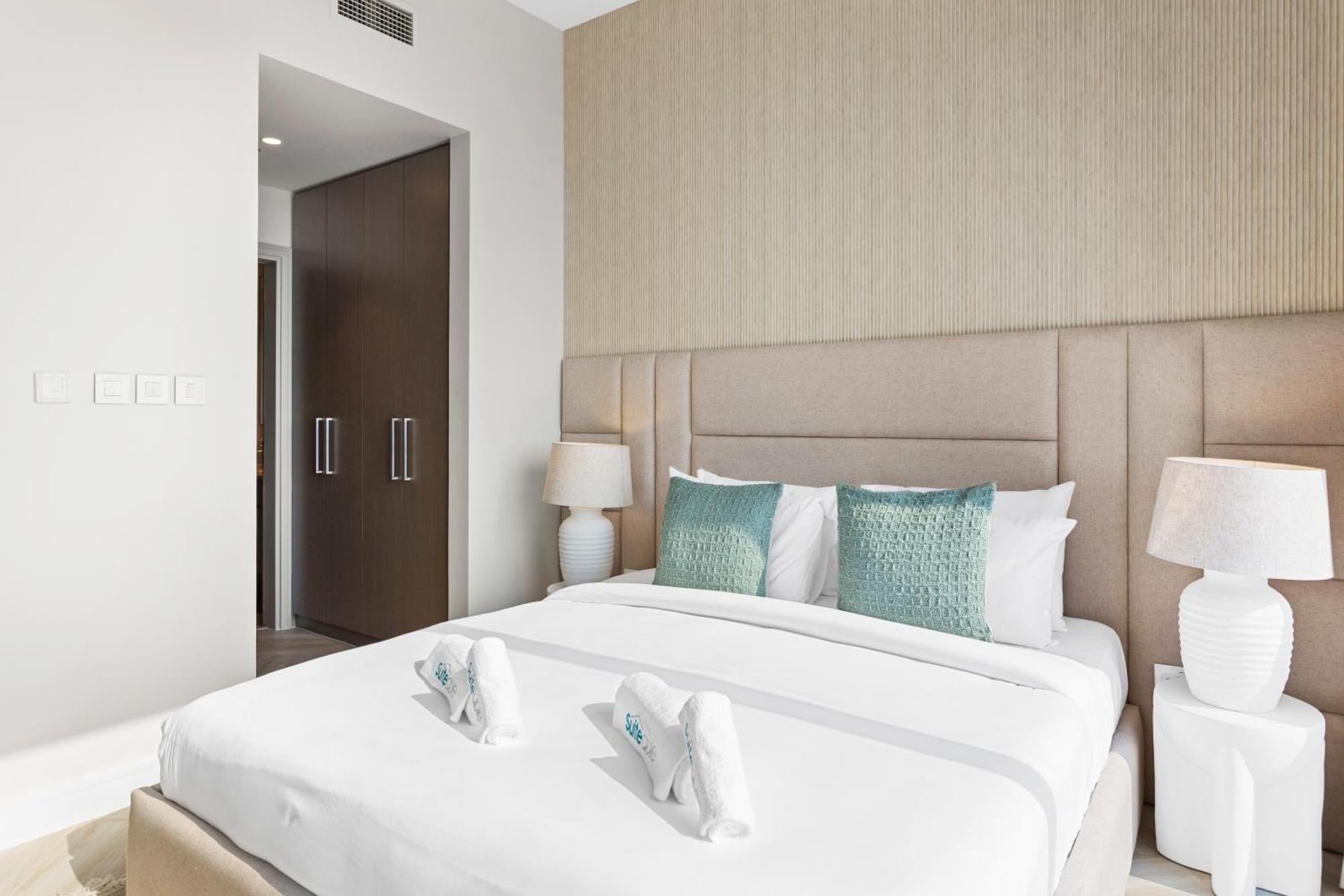 Luxurious Living In A 2 Bedroom At Downtown * Dubai