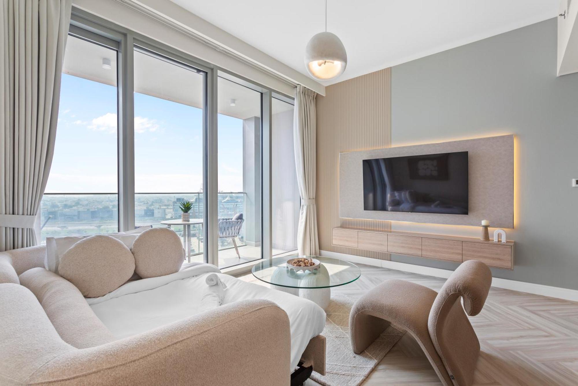 Luxurious Living In A 2 Bedroom At Downtown Apartment Dubai