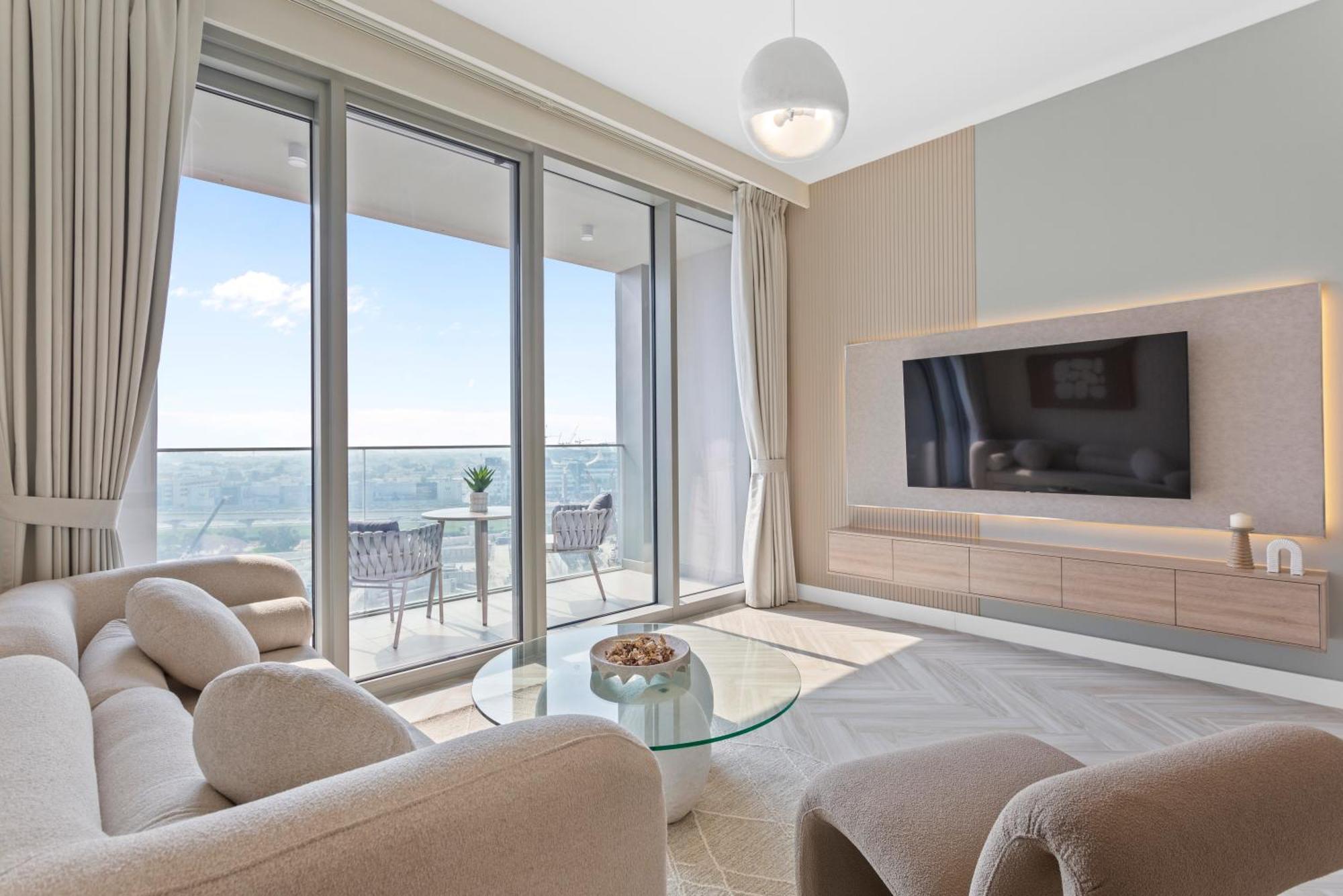 Luxurious Living In A 2 Bedroom At Downtown Dubai