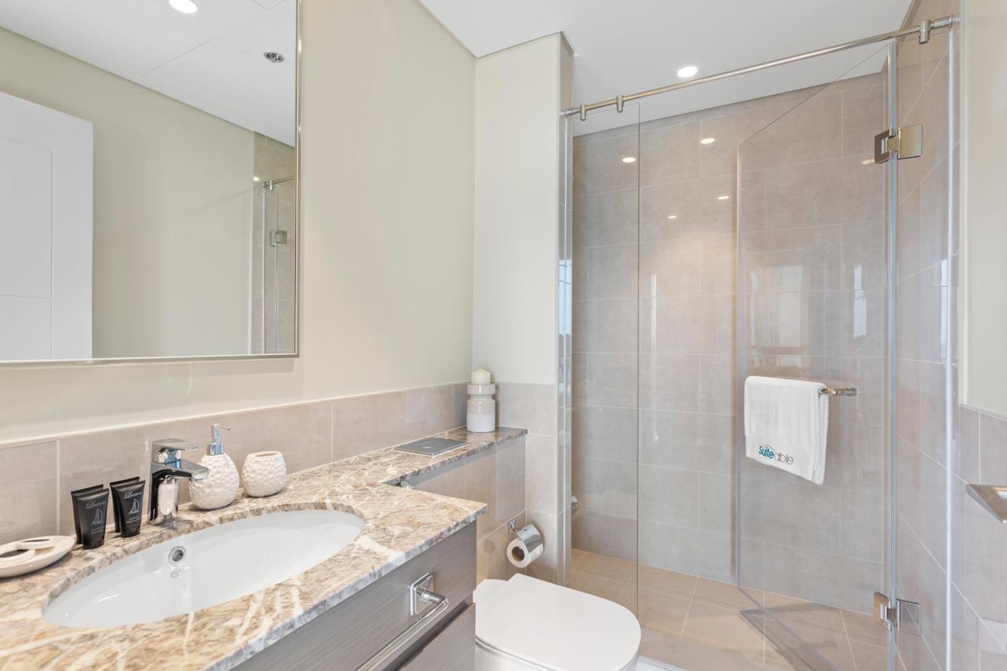 Luxurious Living In A 2 Bedroom At Downtown Dubai