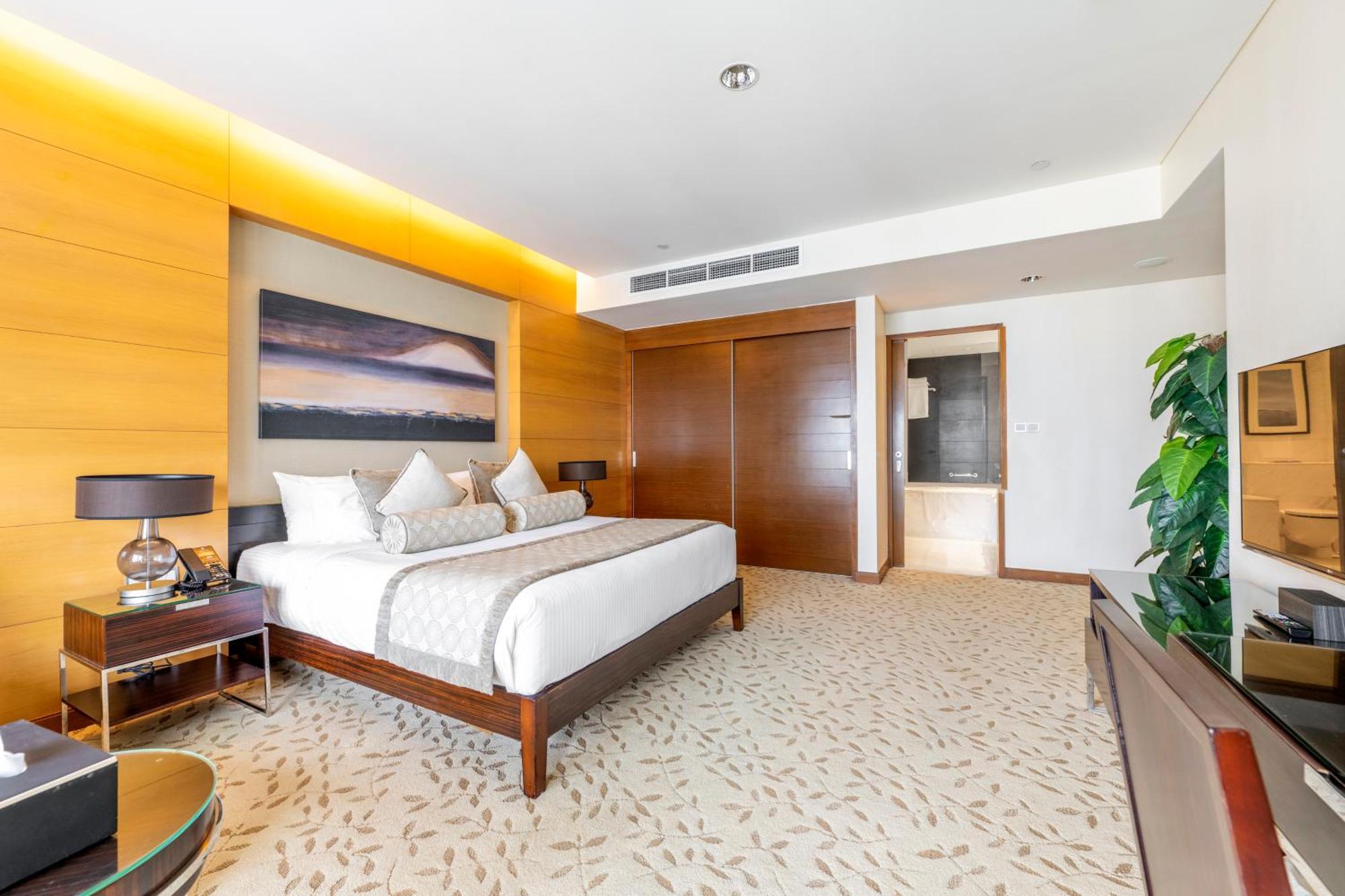 Emaar Residences Fashion Avenue, Formerly Address Mall * Dubai