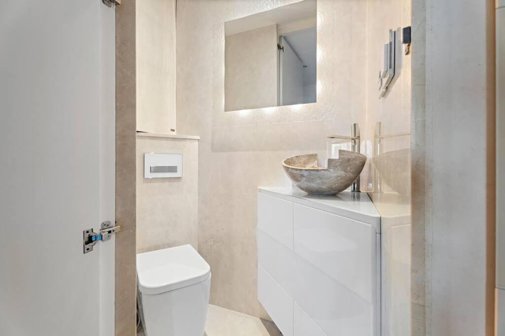 Apartment First Class 2br Glamorous Getaway Dubai