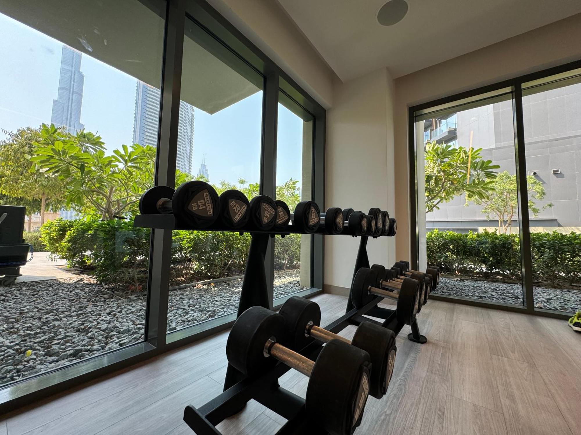 Burj Royale Condo, Close To Mall & Attractions * Dubai