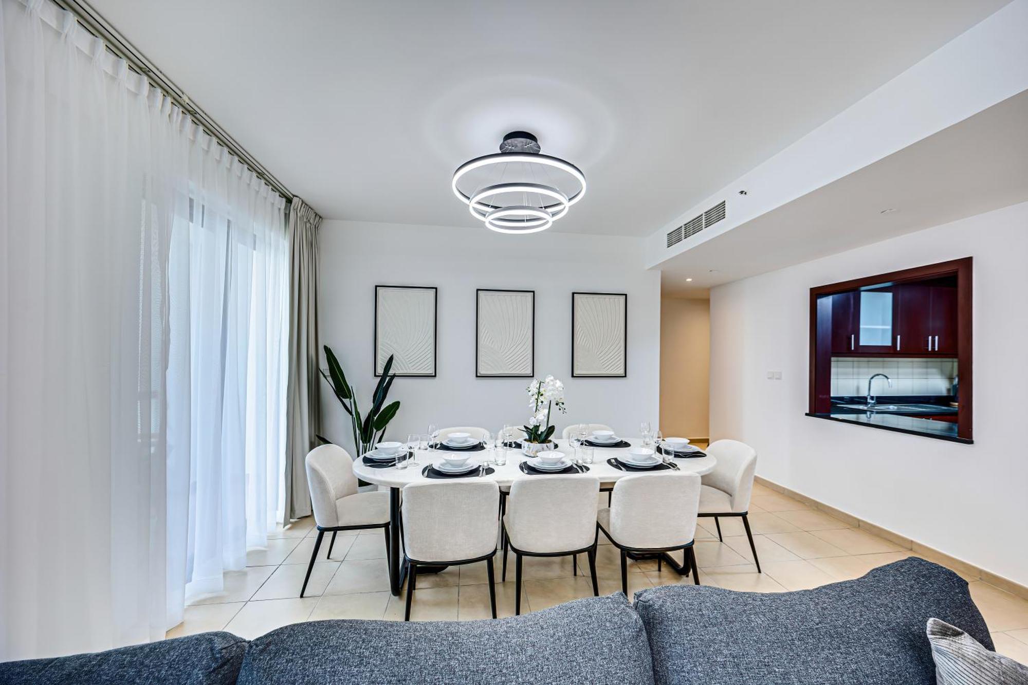 Stylish 2br Just Minutes From * Dubai