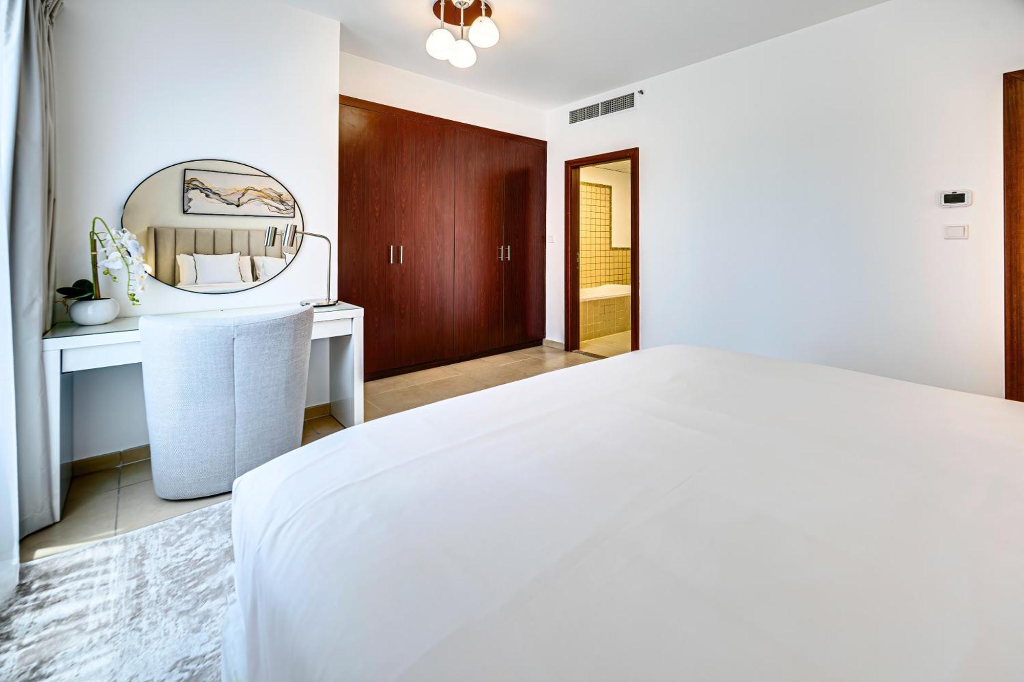Stylish 2br Just Minutes From * Dubai